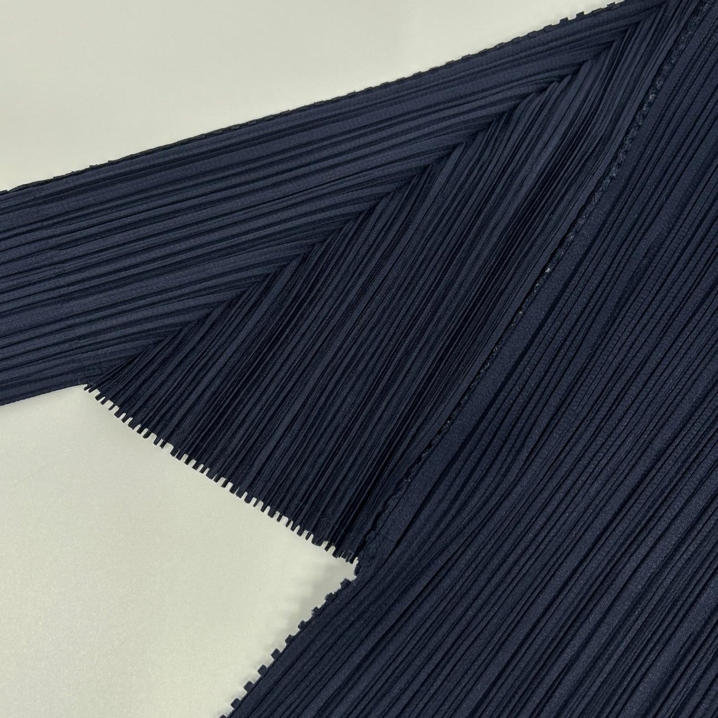 PLEATS PLEASE プリーツプリーズ PP33-JK202 ダークネイビー Vネックモックネック変形長袖カットソー トップス