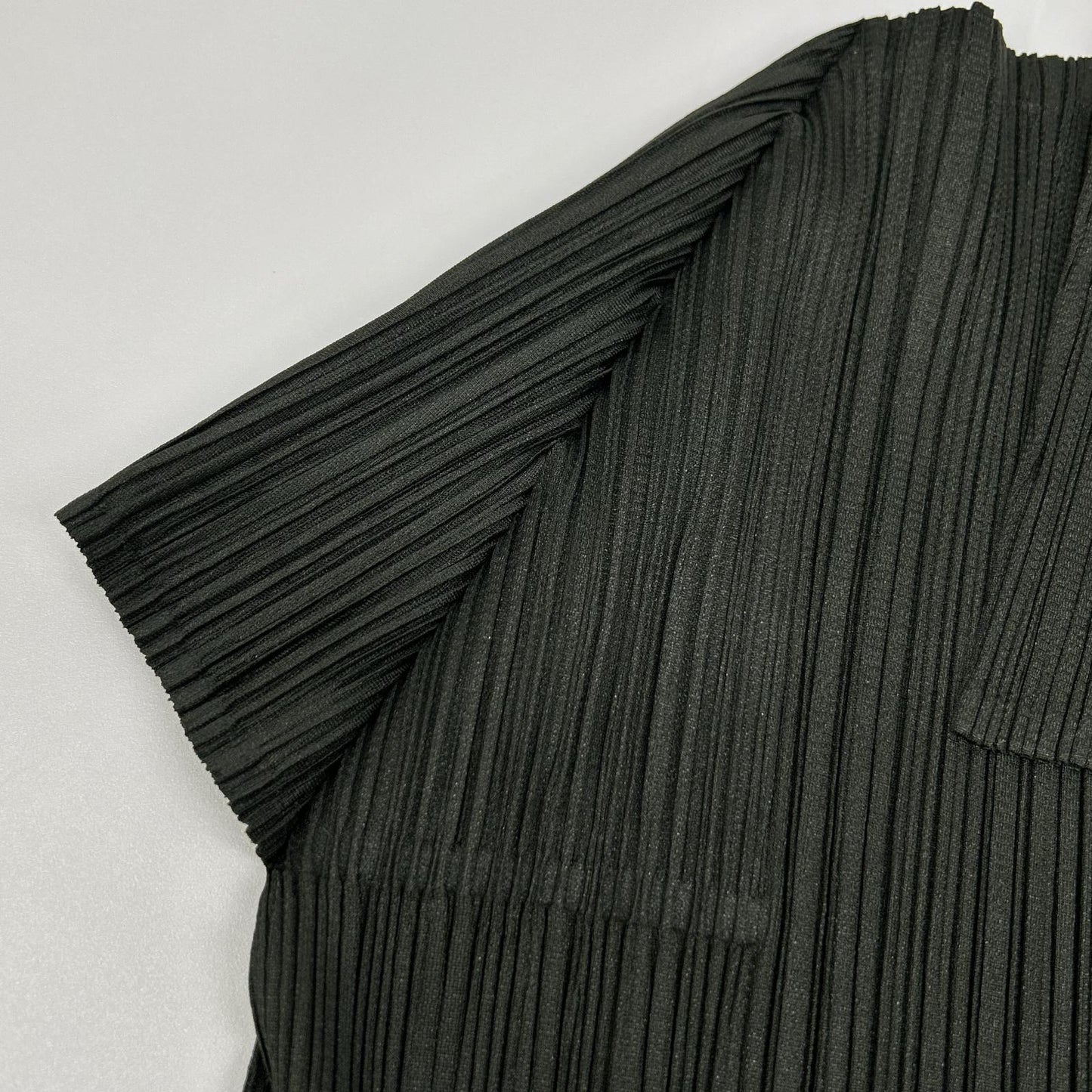 PLEATS PLEASE プリーツプリーズ PP33-JK149 チャコール 襟付きVネック半袖カットソー トップス