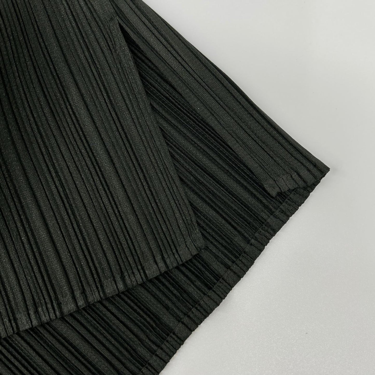 PLEATS PLEASE プリーツプリーズ PP33-JK149 チャコール 襟付きVネック半袖カットソー トップス