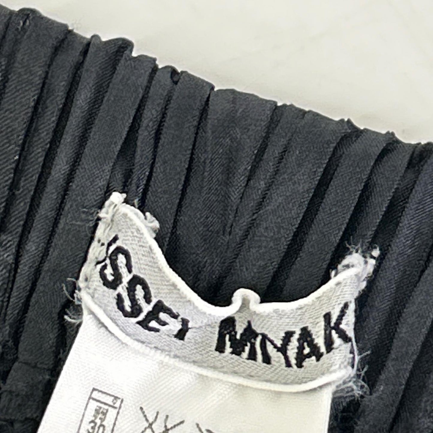 ISSEY MIYAKE イッセイミヤケ IM14FF908 ブラック コーデュロイラインデザインパンツ ボトムス