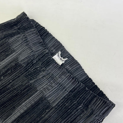 ISSEY MIYAKE IM14FF908 Black Corduroy Line-Design Pants