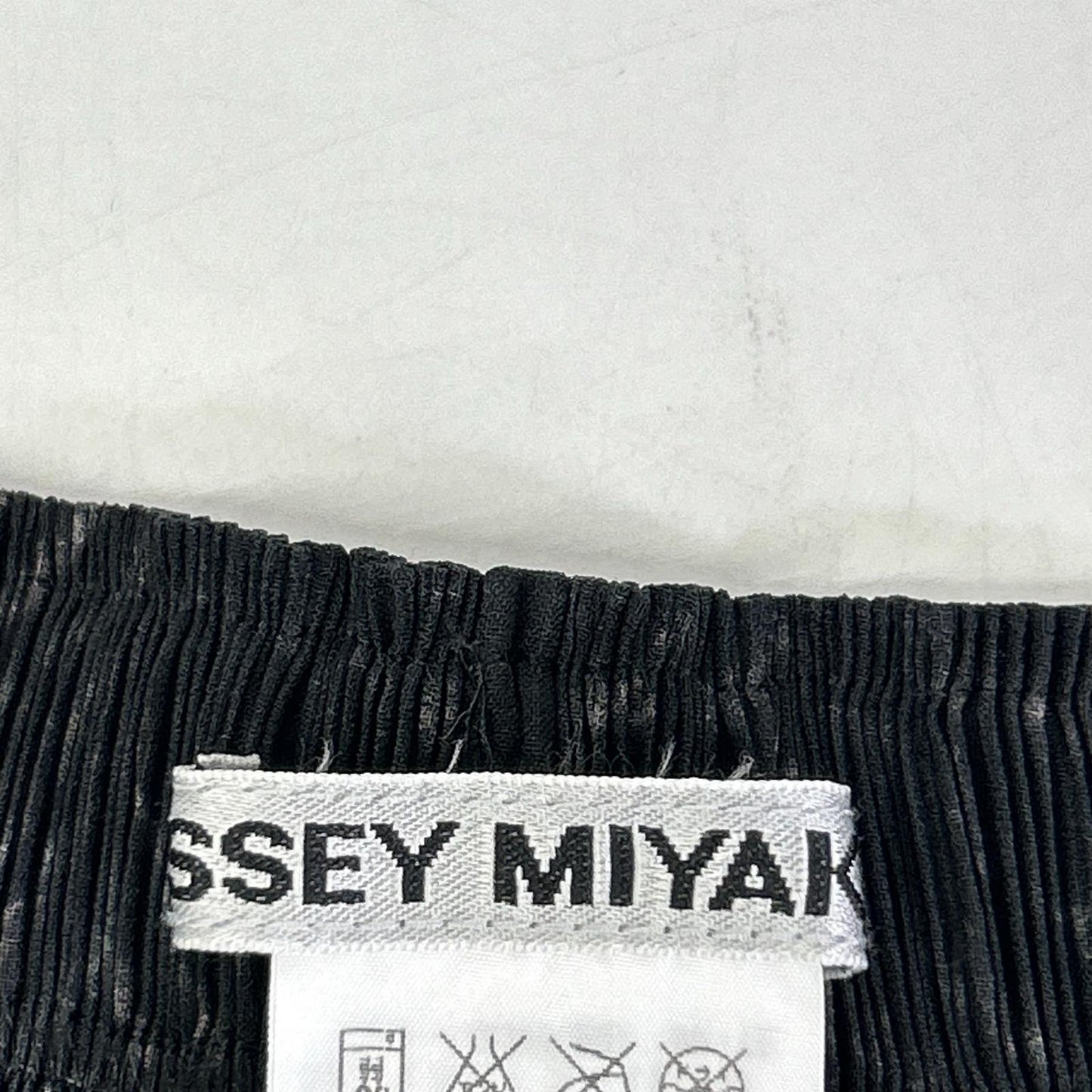 ISSEY MIYAKE イッセイミヤケ IM03FG714 ブラック ヘリンボーンミディアムスカート スカート