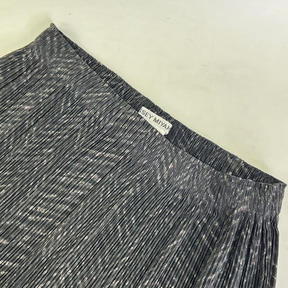 ISSEY MIYAKE イッセイミヤケ IM03FG714 ブラック ヘリンボーンミディアムスカート スカート