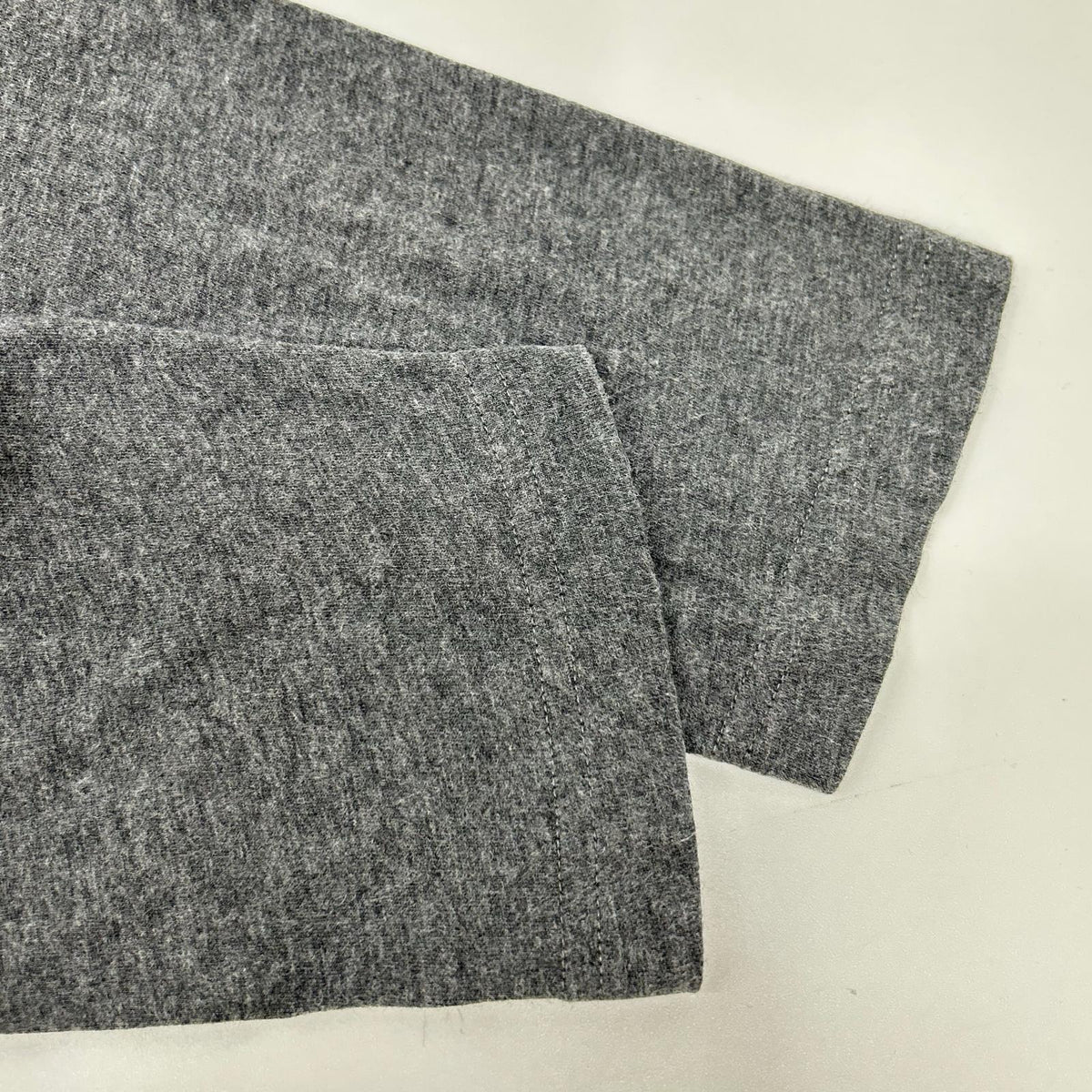 MONCLER モンクレール 24年製 グレー LS TSHIRT レザ-パッチ ロゴプリント長袖カットソー トップス
