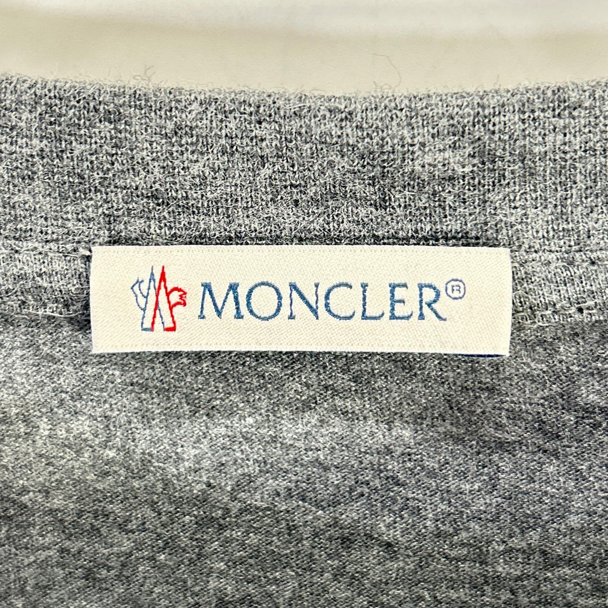 MONCLER モンクレール 24年製 グレー LS TSHIRT レザ-パッチ ロゴプリント長袖カットソー トップス
