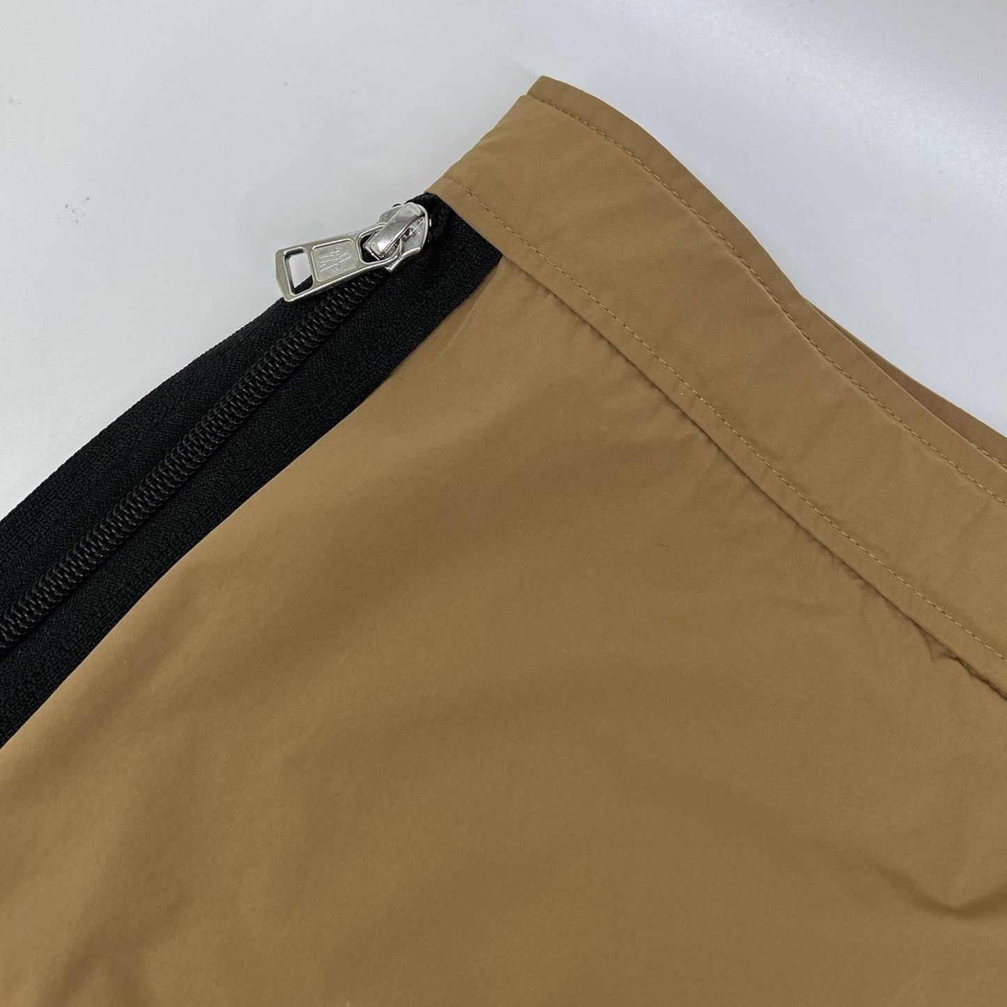 MONCLER モンクレール 20年製 ブラウン PANTALONE BERMUDA ナイロン ラバーロゴ サイドジップショートパンツ ボトムス