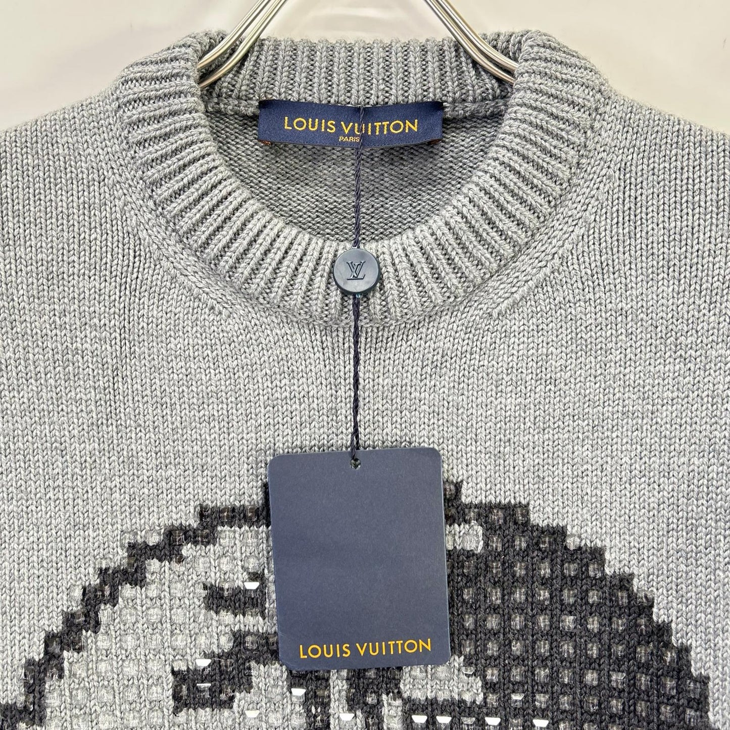 LOUIS VUITTON ルイヴィトン RM192 GVH HHN99W 19AW グレー ウール100 Embellished Globe Intarsia グローバルスタッズ バックロゴクルーネックニット トップス