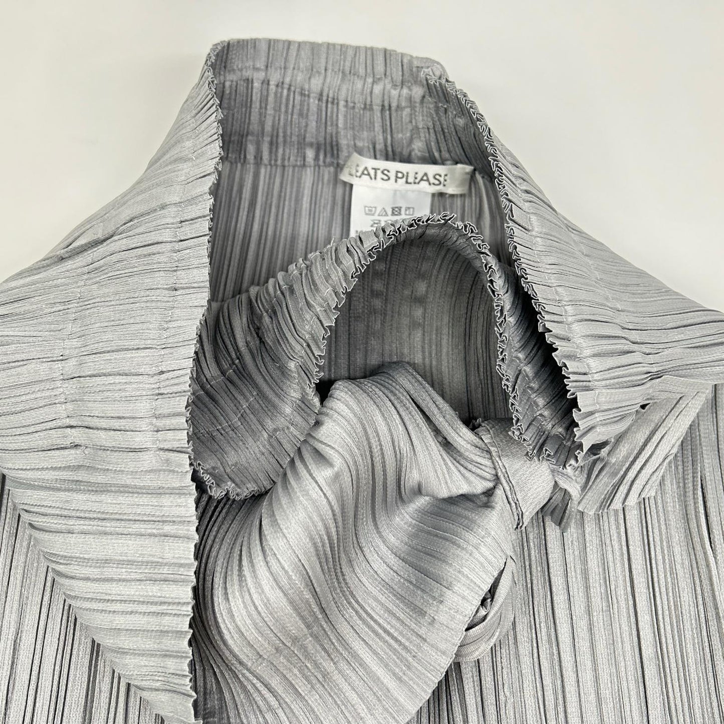 PLEATS PLEASE プリーツプリーズ 26SS PP61JF474 FACADE ライトグレー ポリエステル 変形デザインプリーツワイドパンツ ボトムス