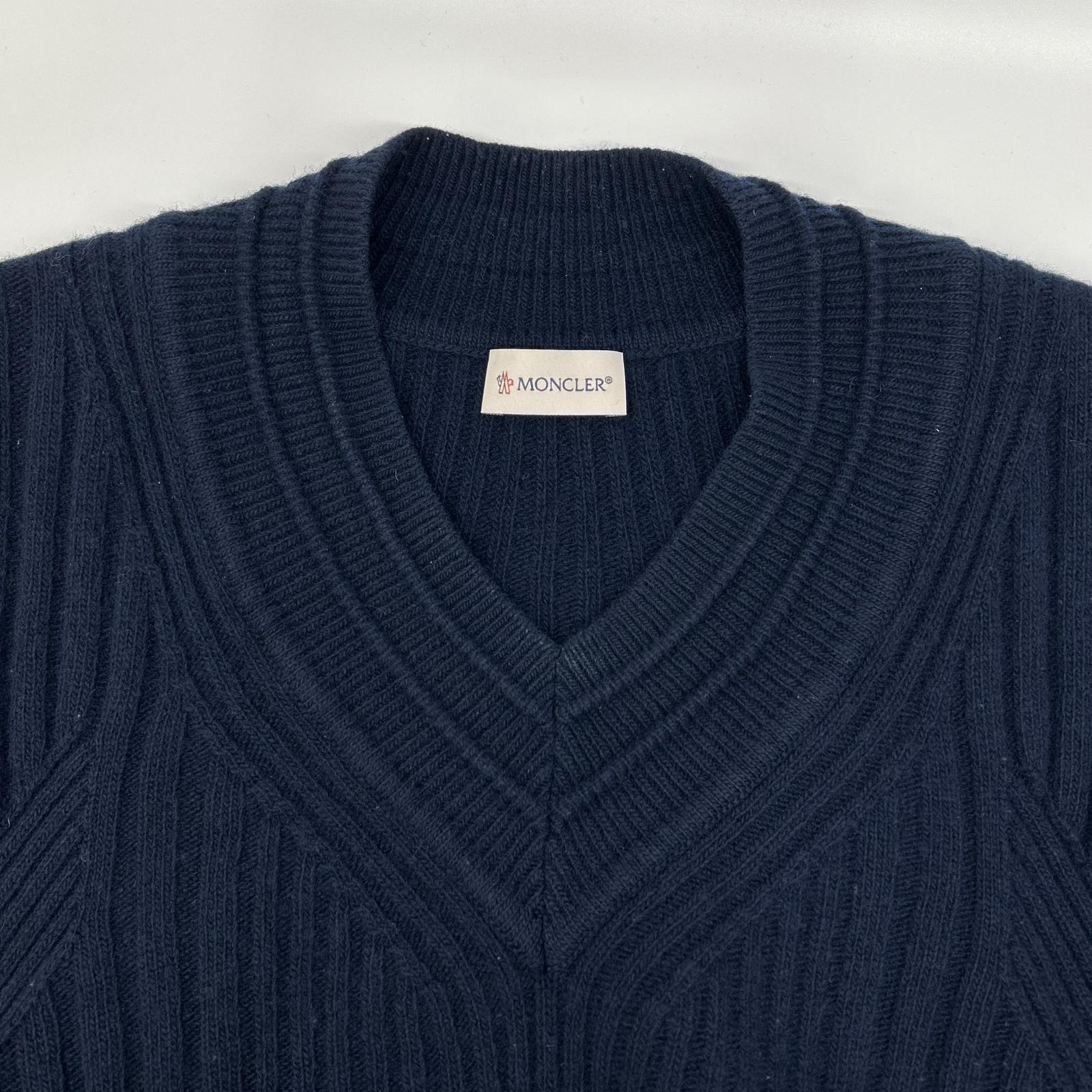 MONCLER モンクレール 22年製 SCOLLO A V TRICOT ネイビー ウール100 Vネック ロゴワッペン ニットプルオーバー トップス
