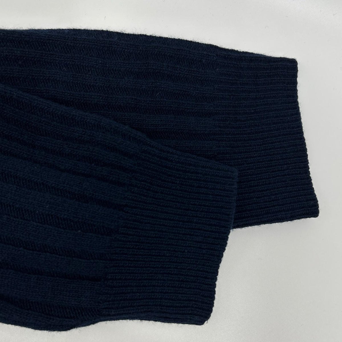 MONCLER モンクレール 22年製 SCOLLO A V TRICOT ネイビー ウール100 Vネック ロゴワッペン ニットプルオーバー トップス