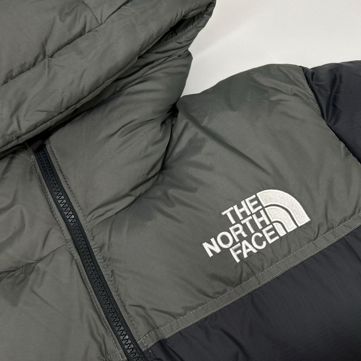 THE NORTH FACE ノースフェイス ND92559 グレー Nuptse Hoodie ヌプシフーディー ダウンジャケット ジャケット
