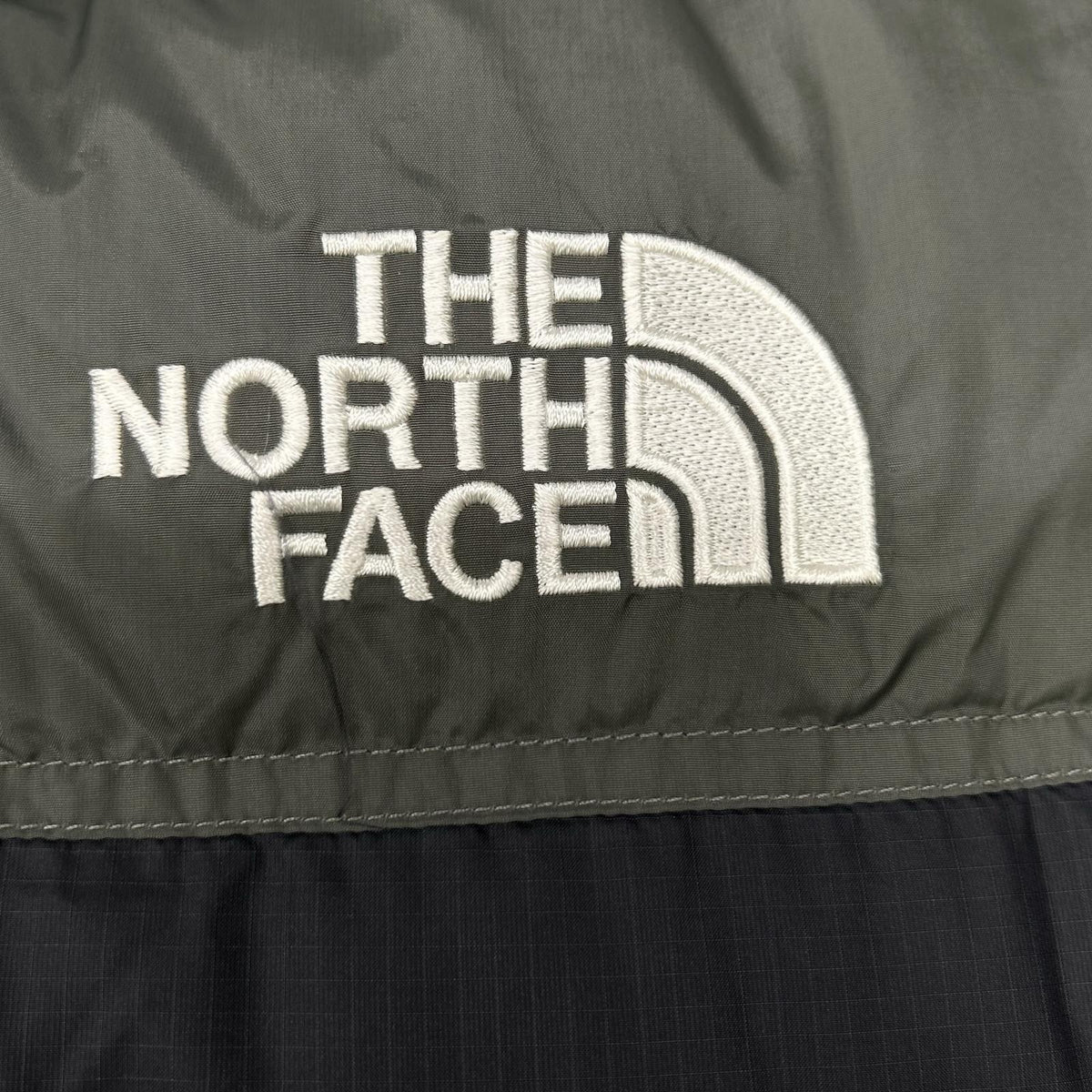 THE NORTH FACE ノースフェイス ND92559 グレー Nuptse Hoodie ヌプシフーディー ダウンジャケット ジャケット
