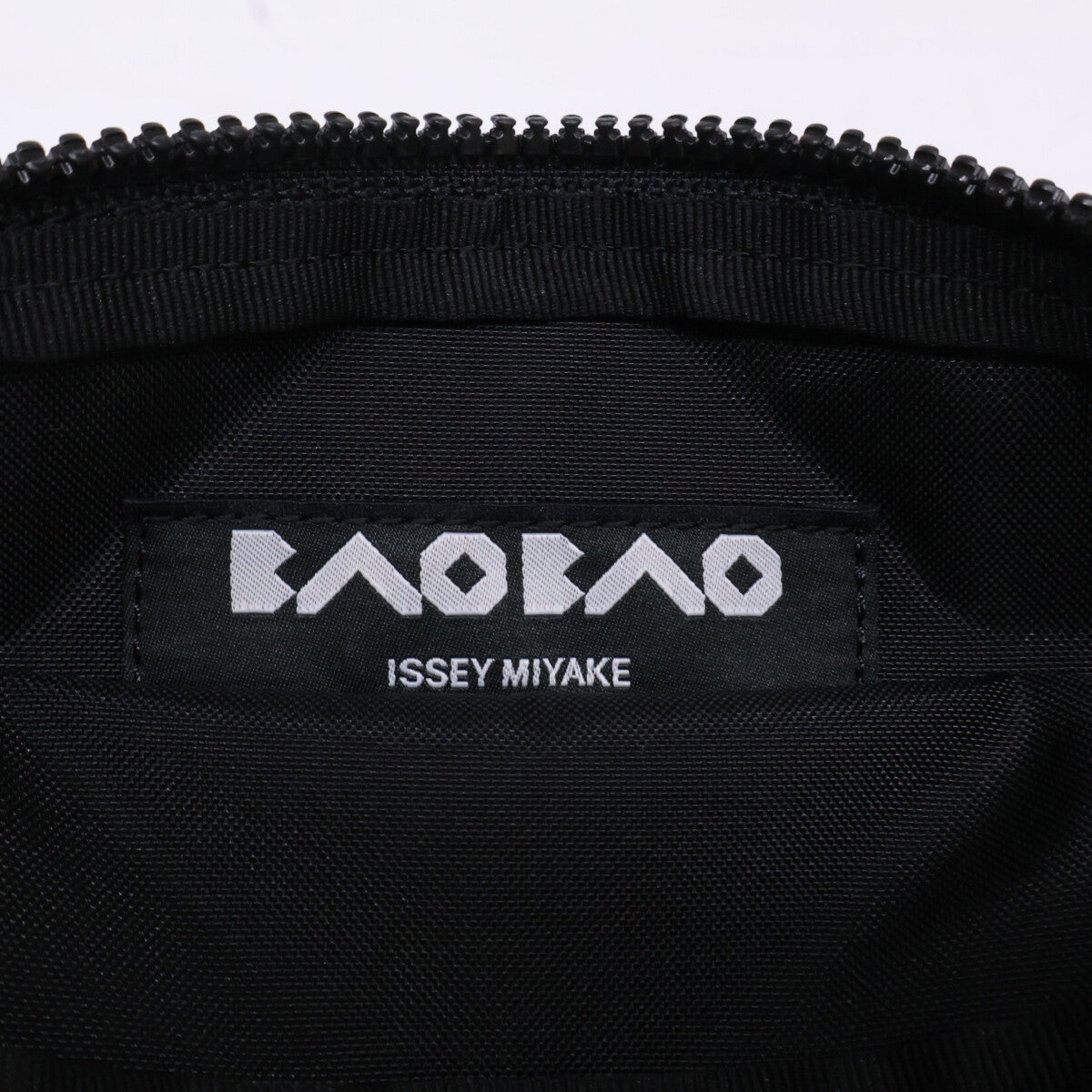 BAOBAO ISSEYMIYAKE バオバオイッセイミヤケ 【美品】BB63-AG051 PRIZM プリズム ポーチ