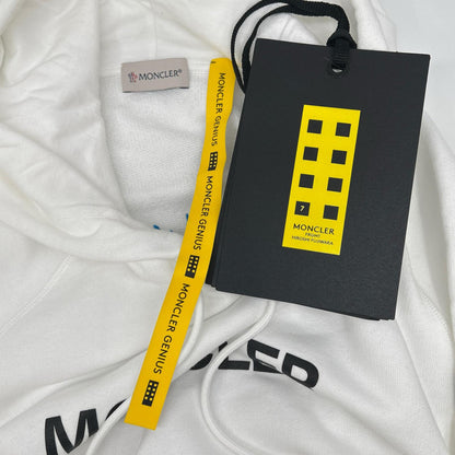 MONCLER モンクレール 【GENIUS】×FRAGMENT HIROSHI FUJIWARA 25SS HOODIE ホワイト コットン ロゴプリントスウェットフーディプルオーバー トップス