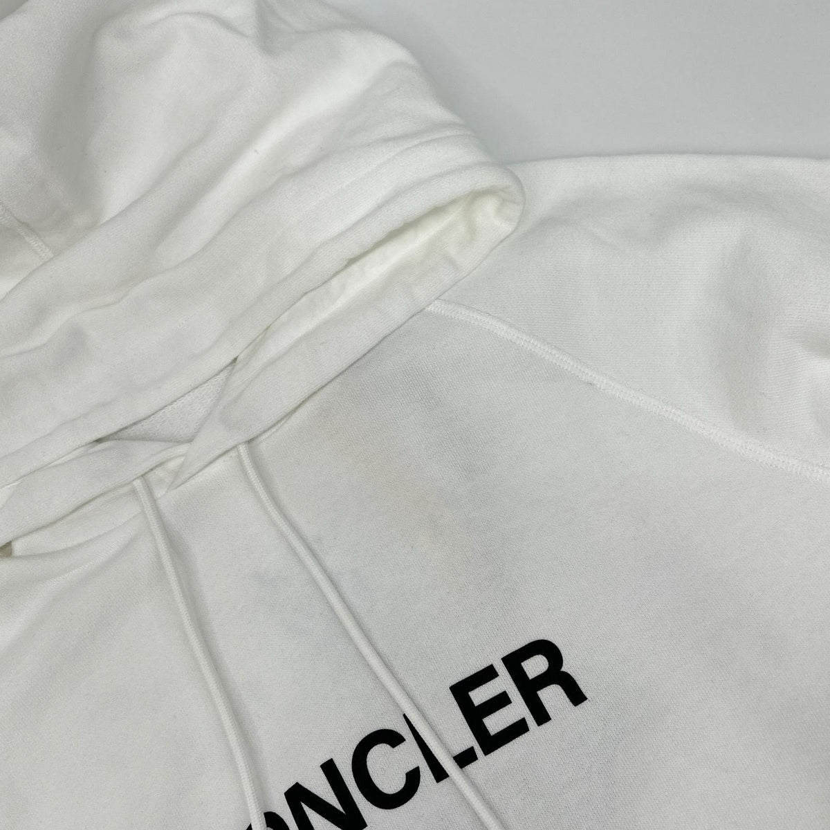MONCLER モンクレール 【GENIUS】×FRAGMENT HIROSHI FUJIWARA 25SS HOODIE ホワイト コットン ロゴプリントスウェットフーディプルオーバー トップス