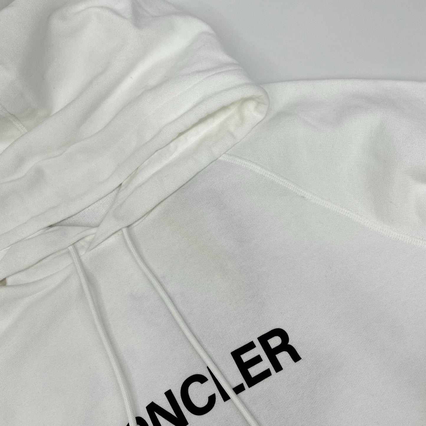 MONCLER モンクレール 【GENIUS】×FRAGMENT HIROSHI FUJIWARA 25SS HOODIE ホワイト コットン ロゴプリントスウェットフーディプルオーバー トップス