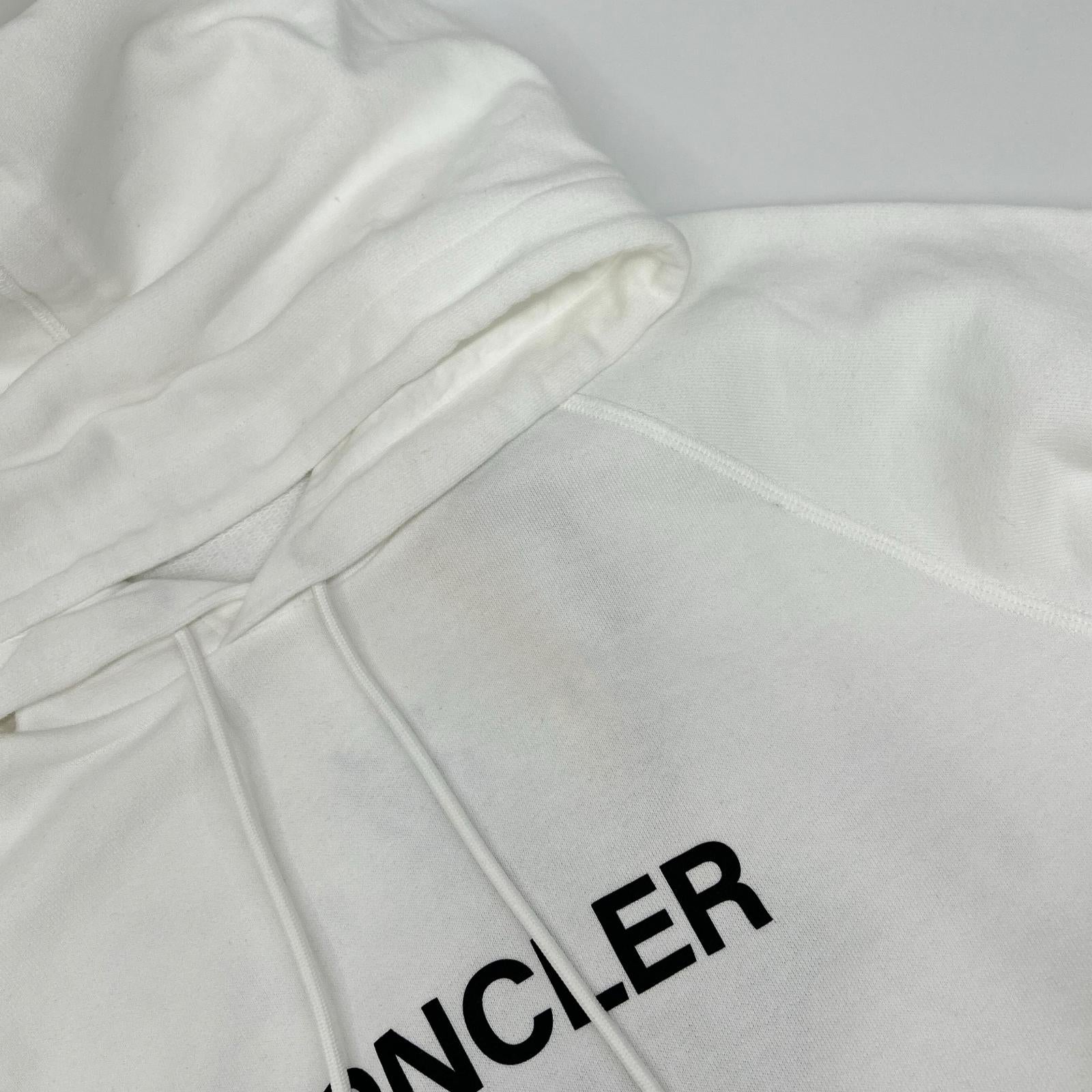 MONCLER モンクレール 【GENIUS】×FRAGMENT HIROSHI FUJIWARA 25SS HOODIE ホワイト コットン ロゴプリントスウェットフーディプルオーバー トップス
