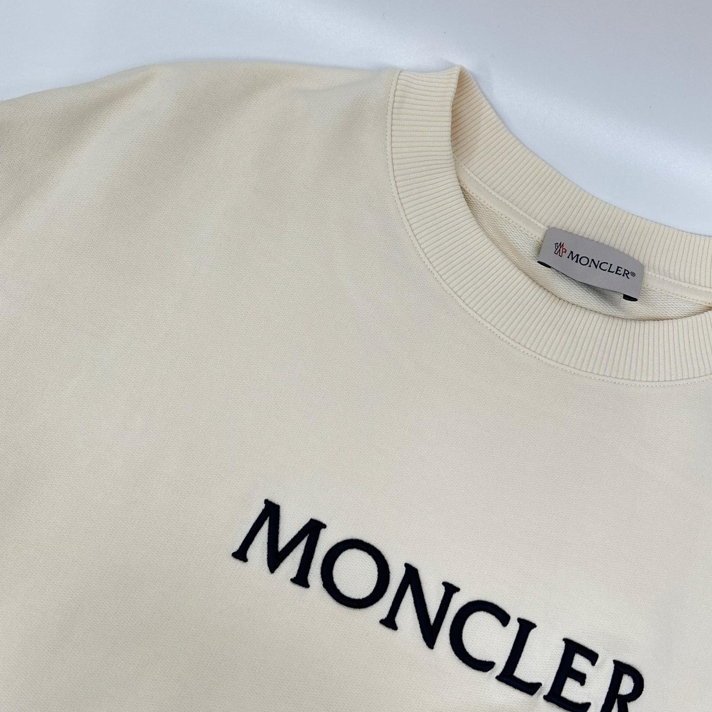 MONCLER モンクレール 25SS FELPA アイボリー×ネイビー コットン ロゴ刺繍 クルーネックスウェットプルオーバー トップス