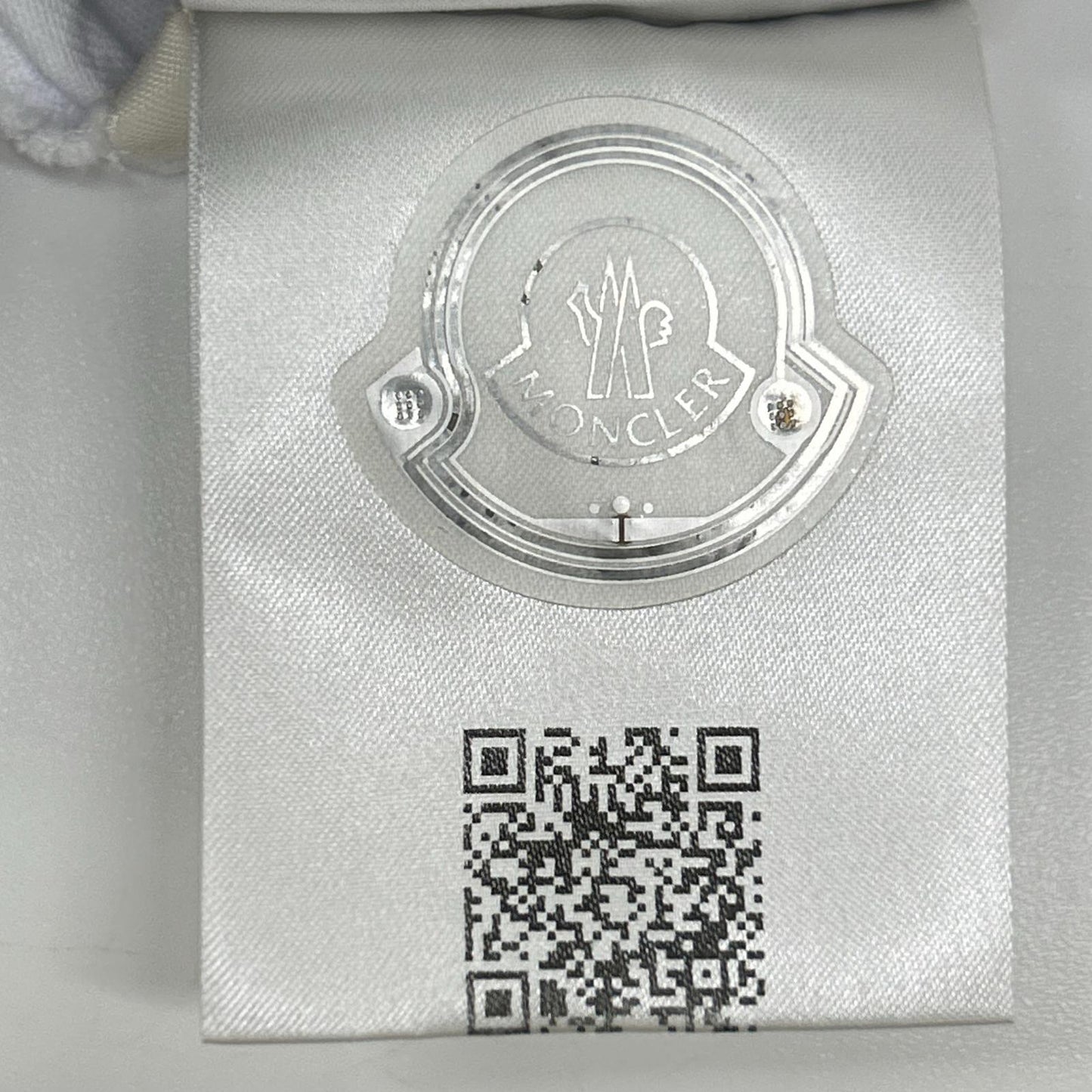 MONCLER モンクレール J20918C00024 ホワイト フロントロゴ ショートスリーブカットソー トップス