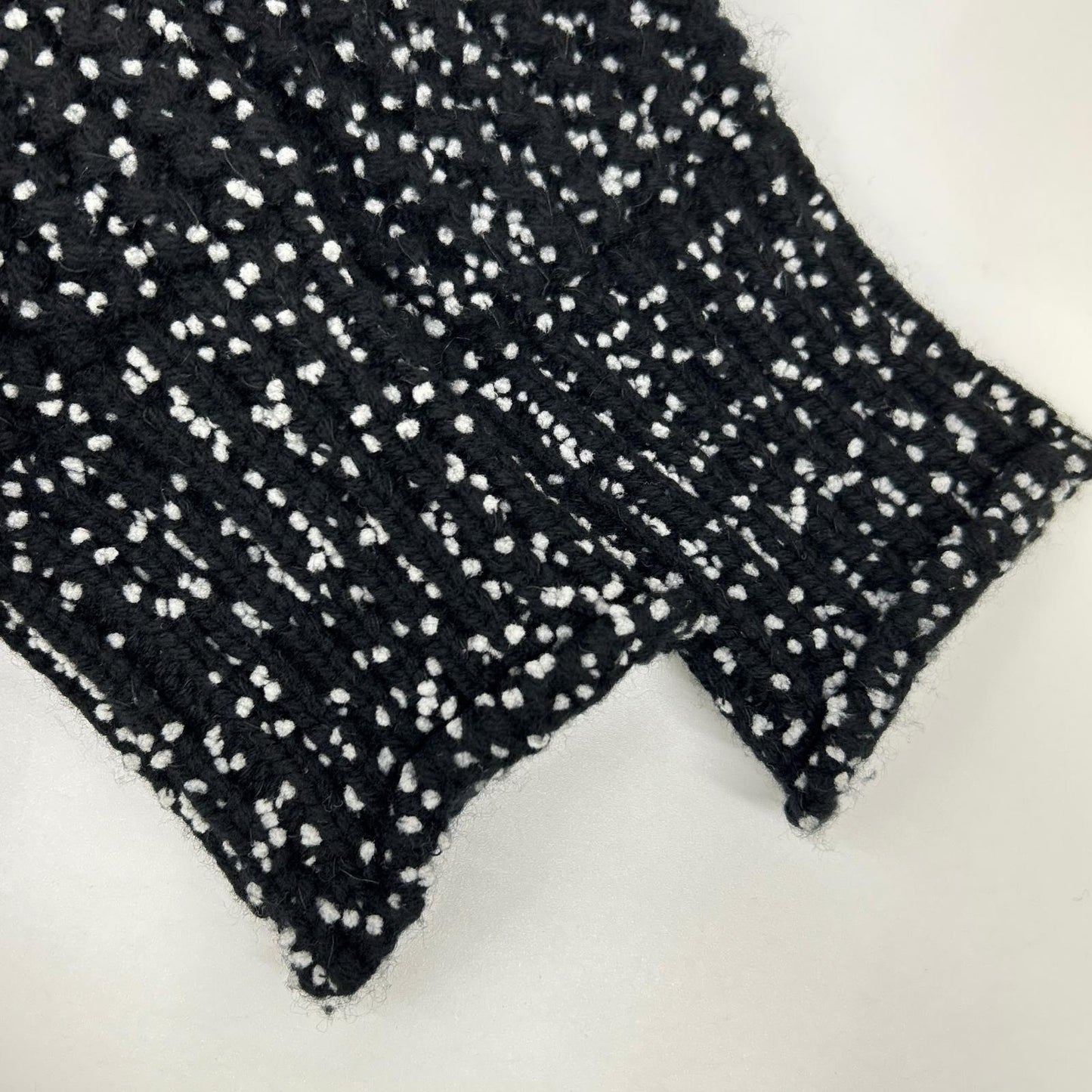 JILSANDER ジルサンダー JSPP754085 ブラック×ホワイト ドット柄 サイドスリット ロングスリーブニット トップス