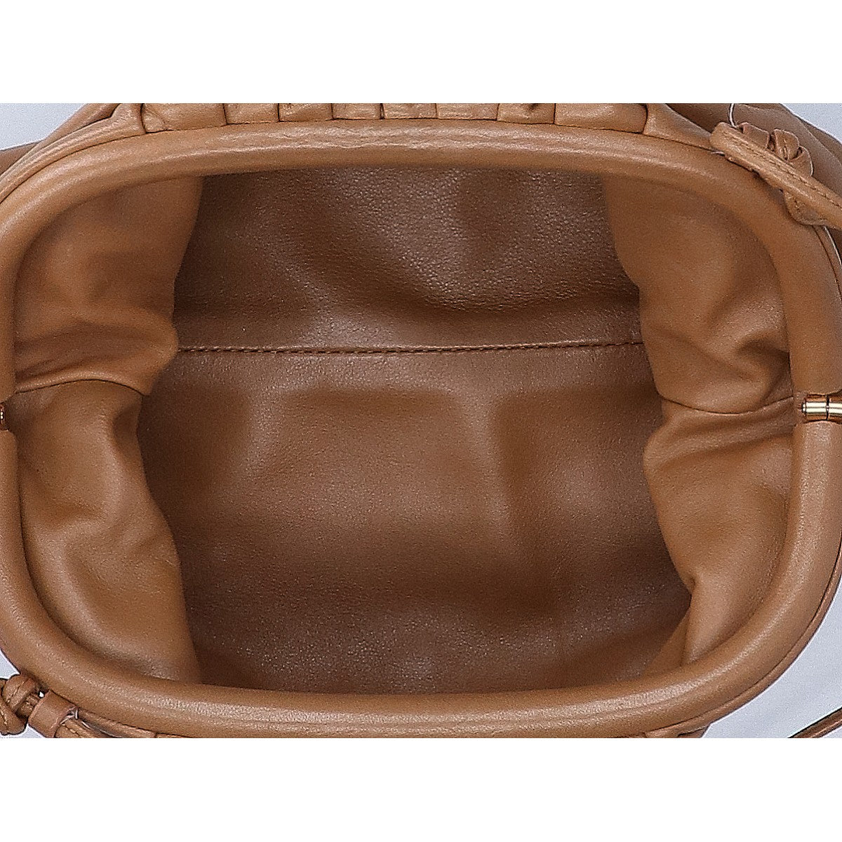BOTTEGA VENETA ボッテガヴェネタ 585852 ミニ ザ ポーチ カーフスキン エンボスロゴ ショルダーバッグ