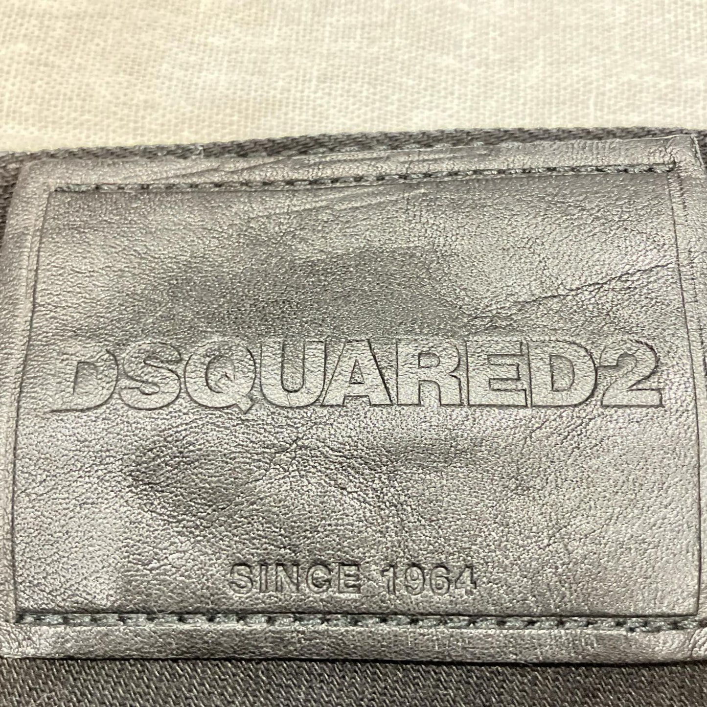 DSQUARED2 ディースクエアード S71LB0804 ブラック ボタンフライ テーパードデニムパンツ ボトムス