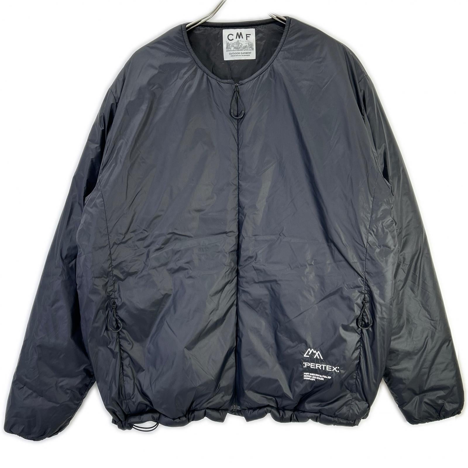 CMF シーエムエフ OUTDOORGARMENT　CMF2502-J08C ブラック PUFF SWEATER UL FULL ZIP ノーカラーパテッドジャケット ジャケット
