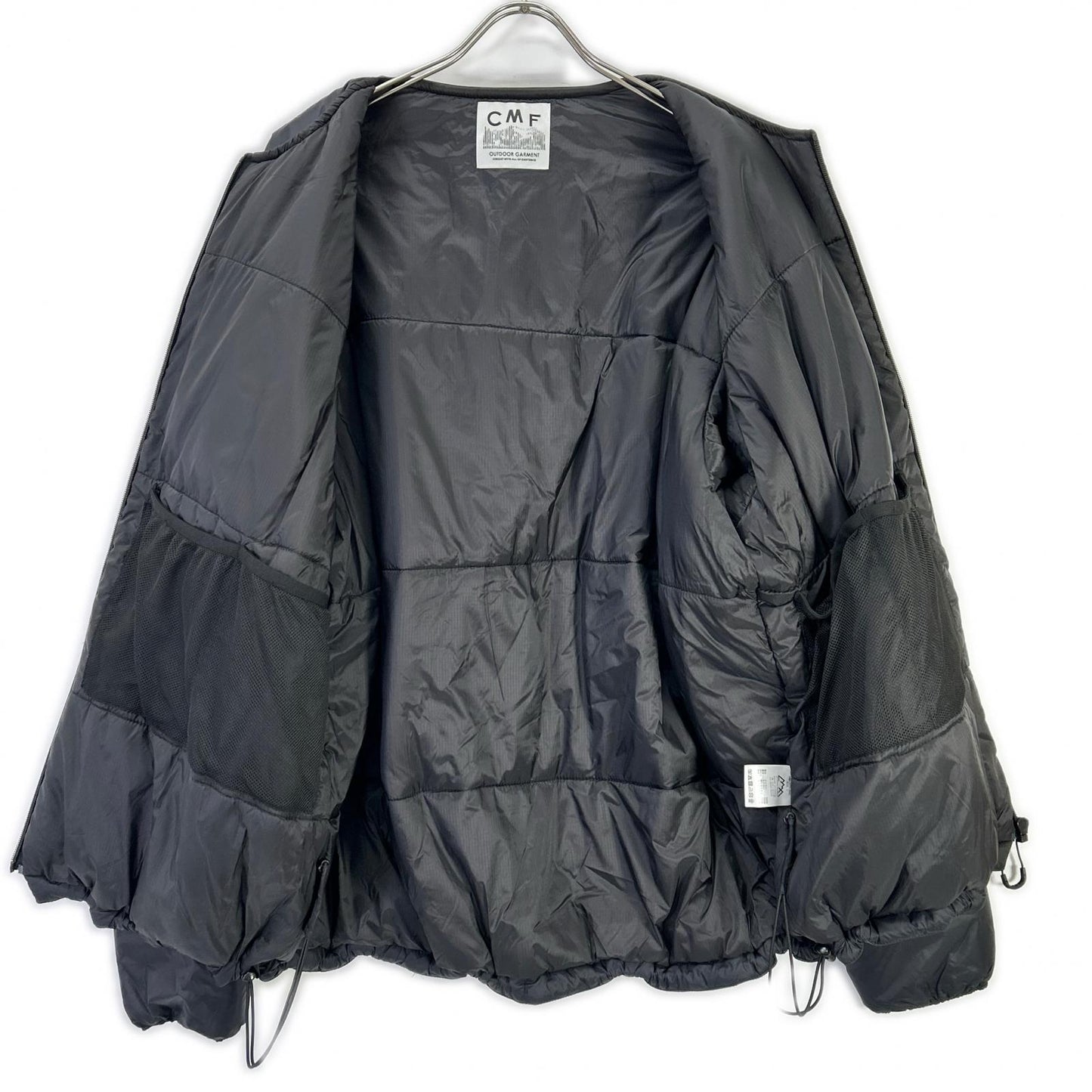 CMF シーエムエフ OUTDOORGARMENT　CMF2502-J08C ブラック PUFF SWEATER UL FULL ZIP ノーカラーパテッドジャケット ジャケット