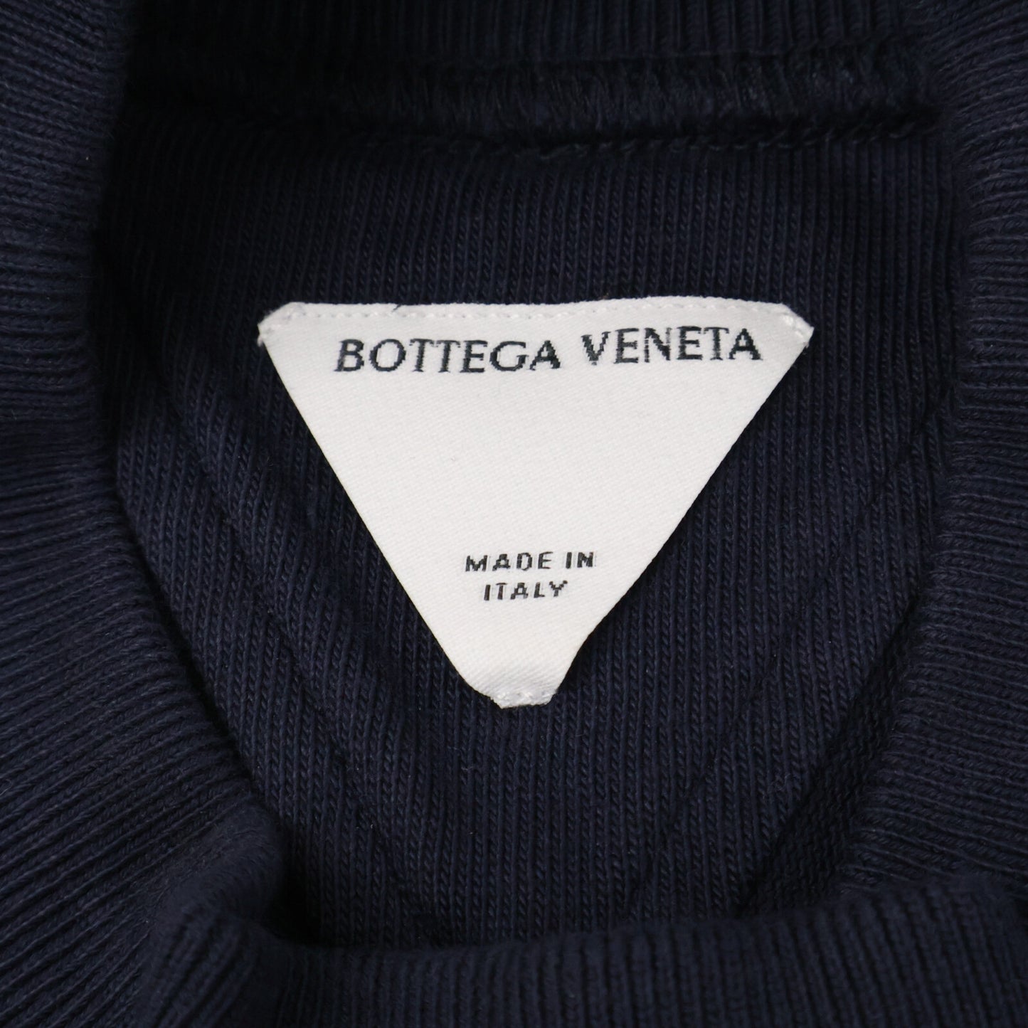 BOTTEGA VENETA ボッテガヴェネタ 729327 ネイビー バックトライアングルデザイン モックネックTプルオーバーTシャツ トップス