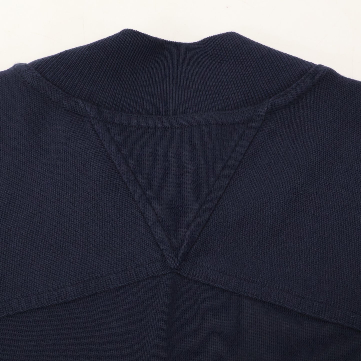 BOTTEGA VENETA ボッテガヴェネタ 729327 ネイビー バックトライアングルデザイン モックネックTプルオーバーTシャツ トップス