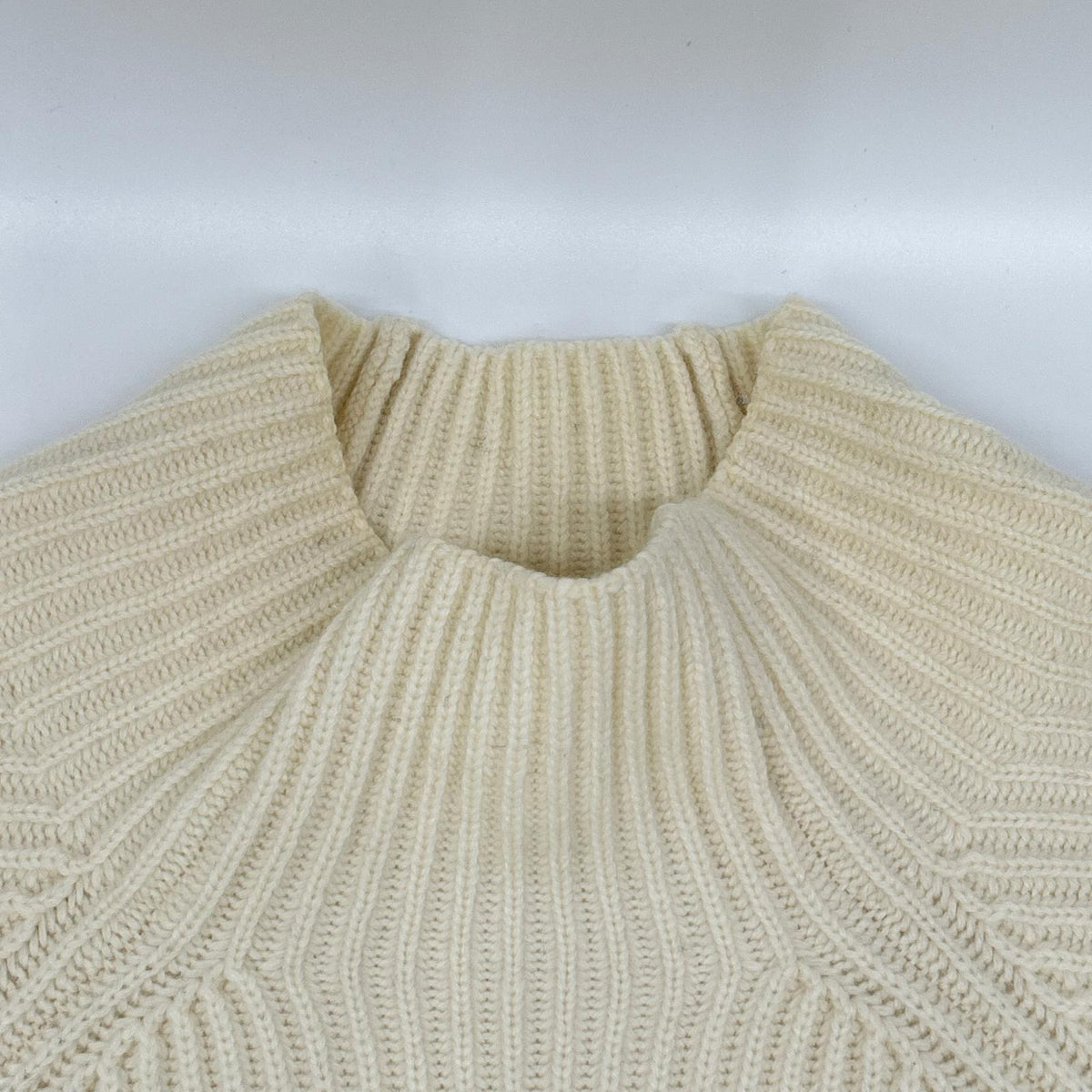 ENFOLD エンフォルド 300GS970-2280 アイボリー×レッド×ブルー ウール混 Rib×Cable Combi Pullover トップス