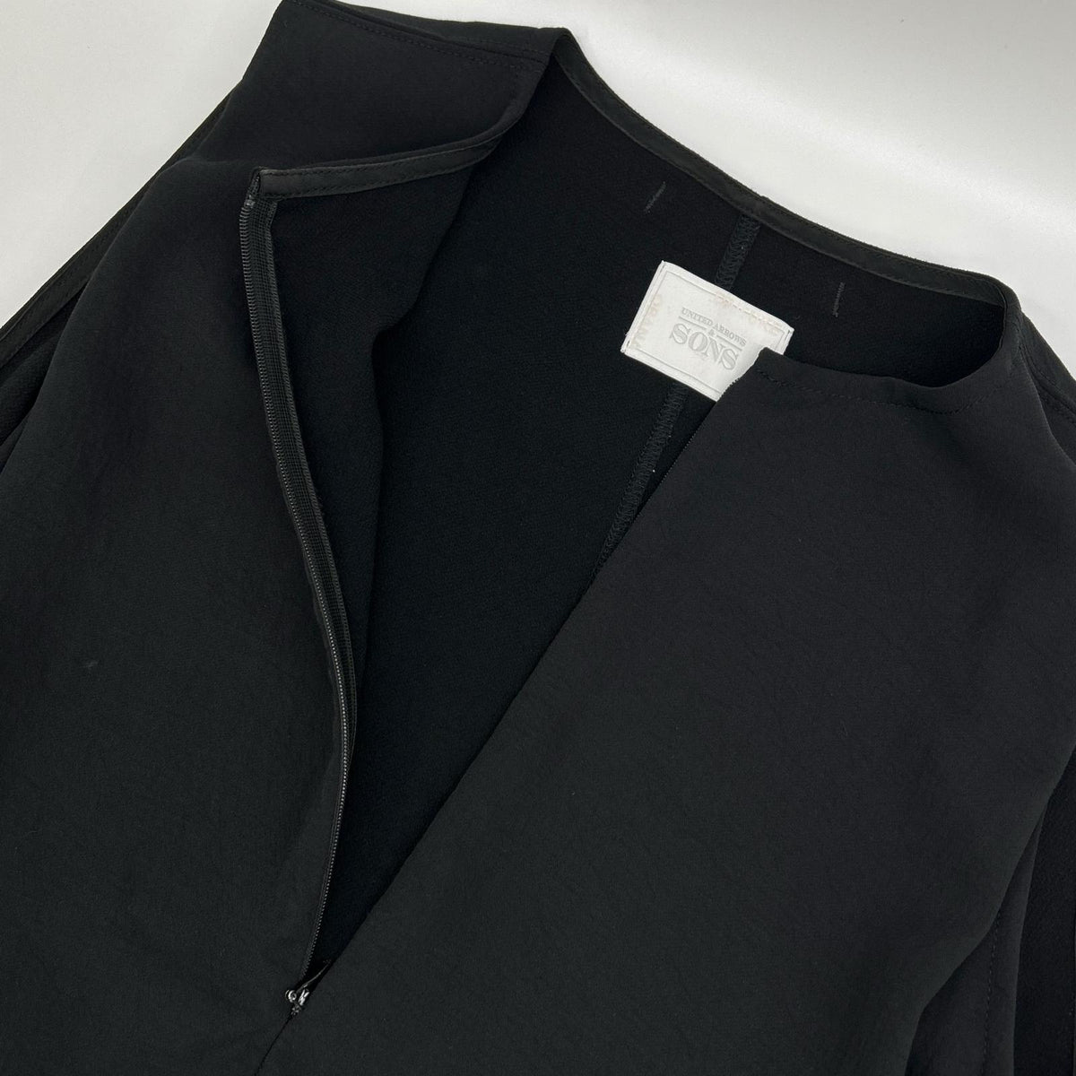 UNITED ARROWS & SONS UNITED ARROWS & SONS Black Front Center-Zip Crew-Neck Sleeveless Dress Dresses