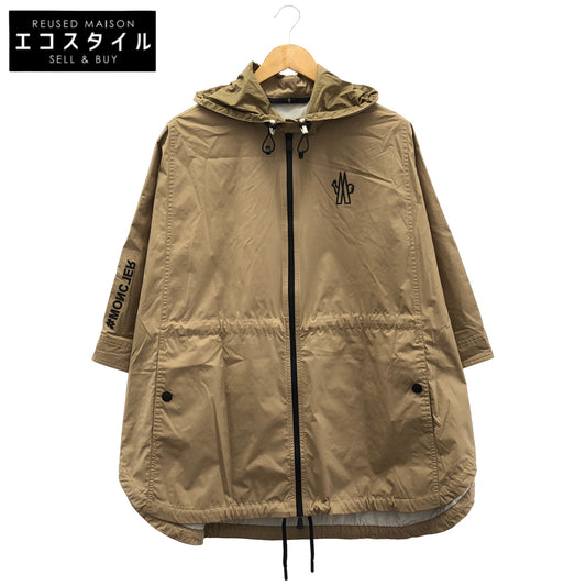 MONCLER モンクレール 【GRENOBLE】23SS VORASSAY ベージュ ナイロン DAY-NAMIC ラバーロゴ フーデッドパッカブルポンチョ トップス