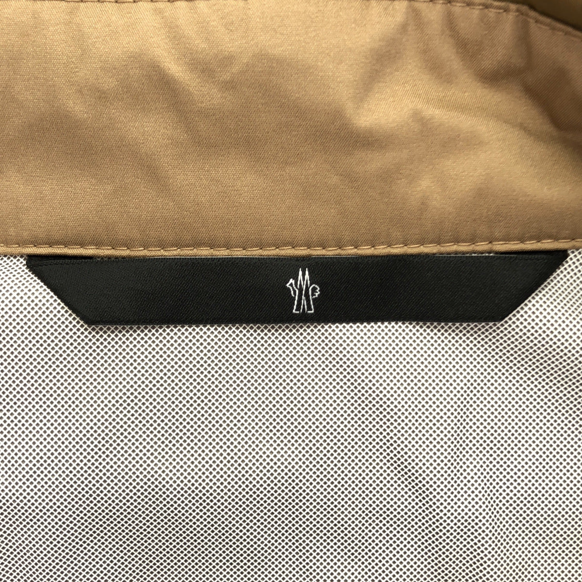 MONCLER モンクレール 【GRENOBLE】23SS VORASSAY ベージュ ナイロン DAY-NAMIC ラバーロゴ フーデッドパッカブルポンチョ トップス