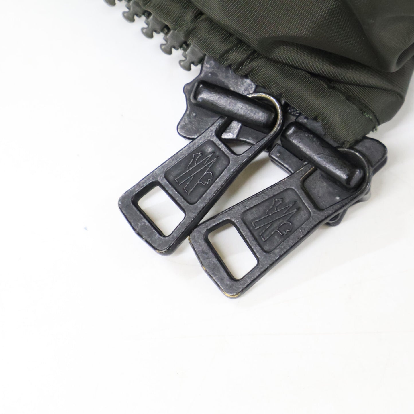 MONCLER モンクレール 【美品】MONTCLAR モンクラ 内側ロゴ刺繍グログランテープ フーディダウンジャケット ジャケット