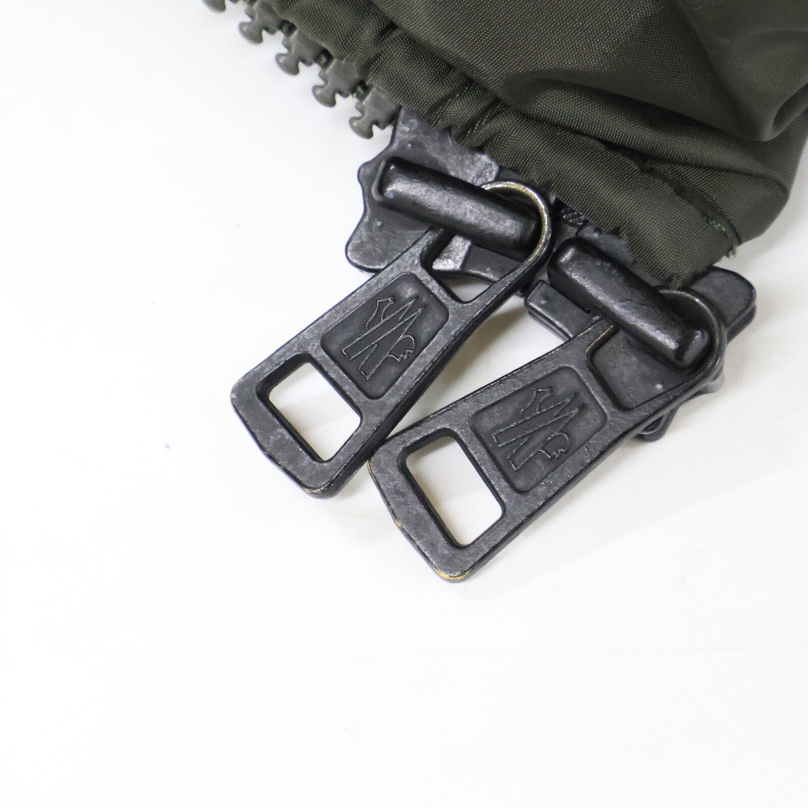 MONCLER モンクレール 【美品】MONTCLAR モンクラ 内側ロゴ刺繍グログランテープ フーディダウンジャケット ジャケット