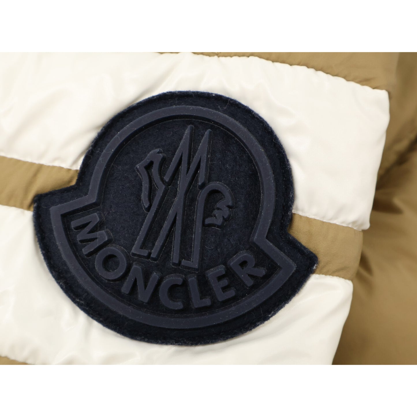 MONCLER [excellent condition] DELAUME down jacket with large logo patch jacket
