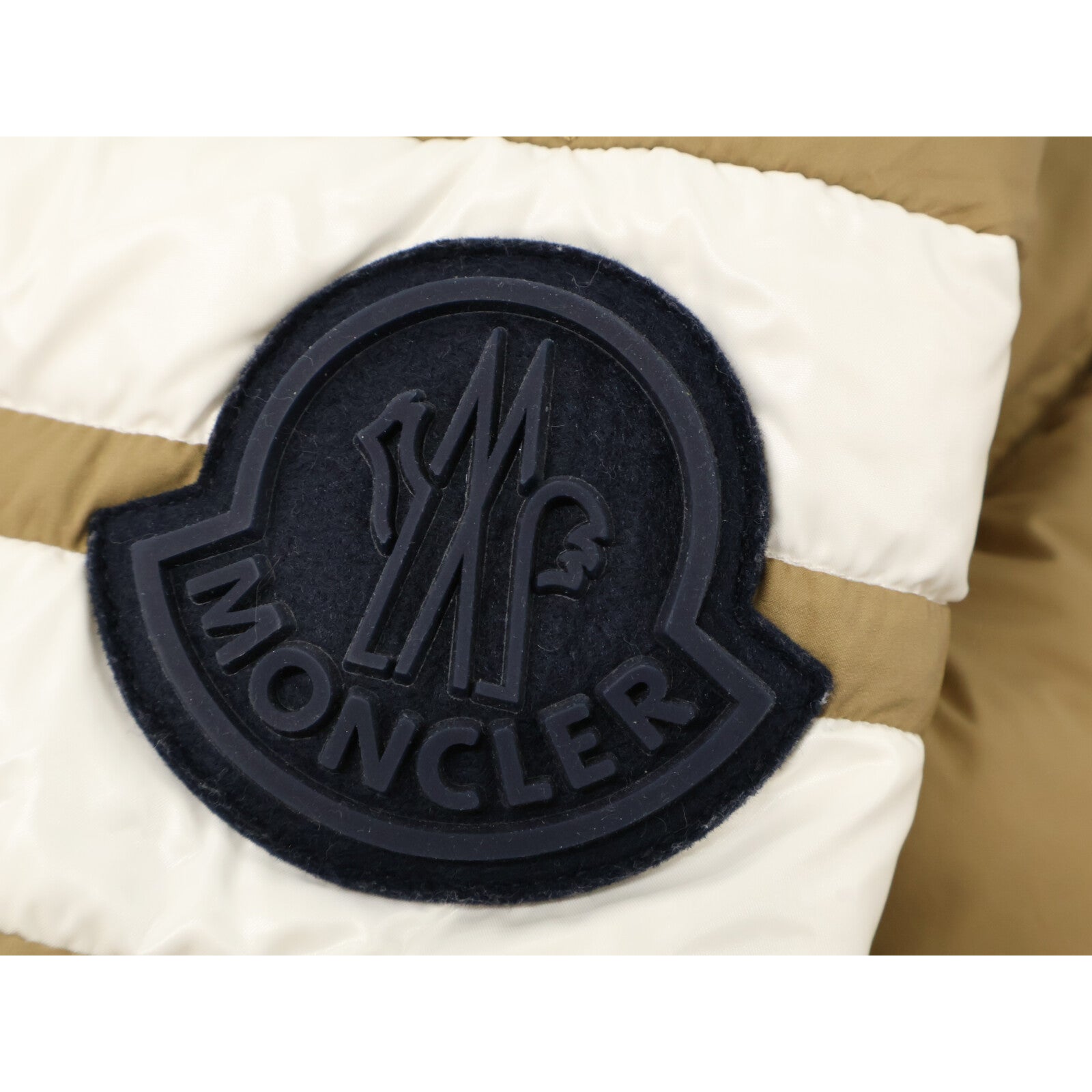 MONCLER [excellent condition] DELAUME down jacket with large logo patch jacket