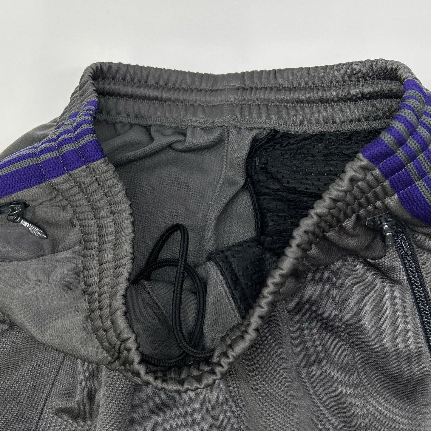 needles ニードルズ LHP別注 25SS PU1631 グレー×パープル ポリエステル パピヨン刺繍 カーゴポケット H.D.TRACK PANT/ヒザデルトラックパンツ ボトムス