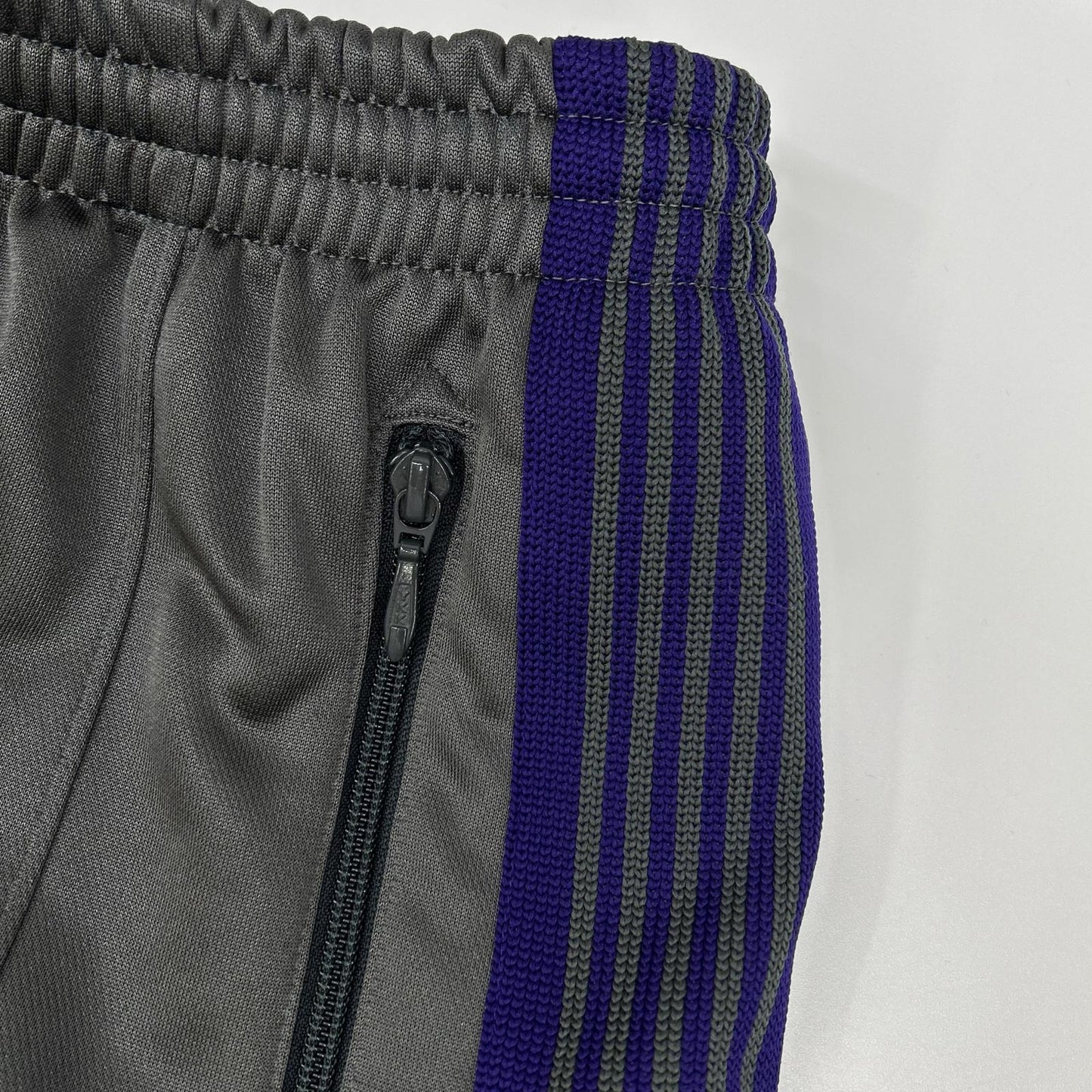 needles ニードルズ LHP別注 25SS PU1631 グレー×パープル ポリエステル パピヨン刺繍 カーゴポケット H.D.TRACK PANT/ヒザデルトラックパンツ ボトムス