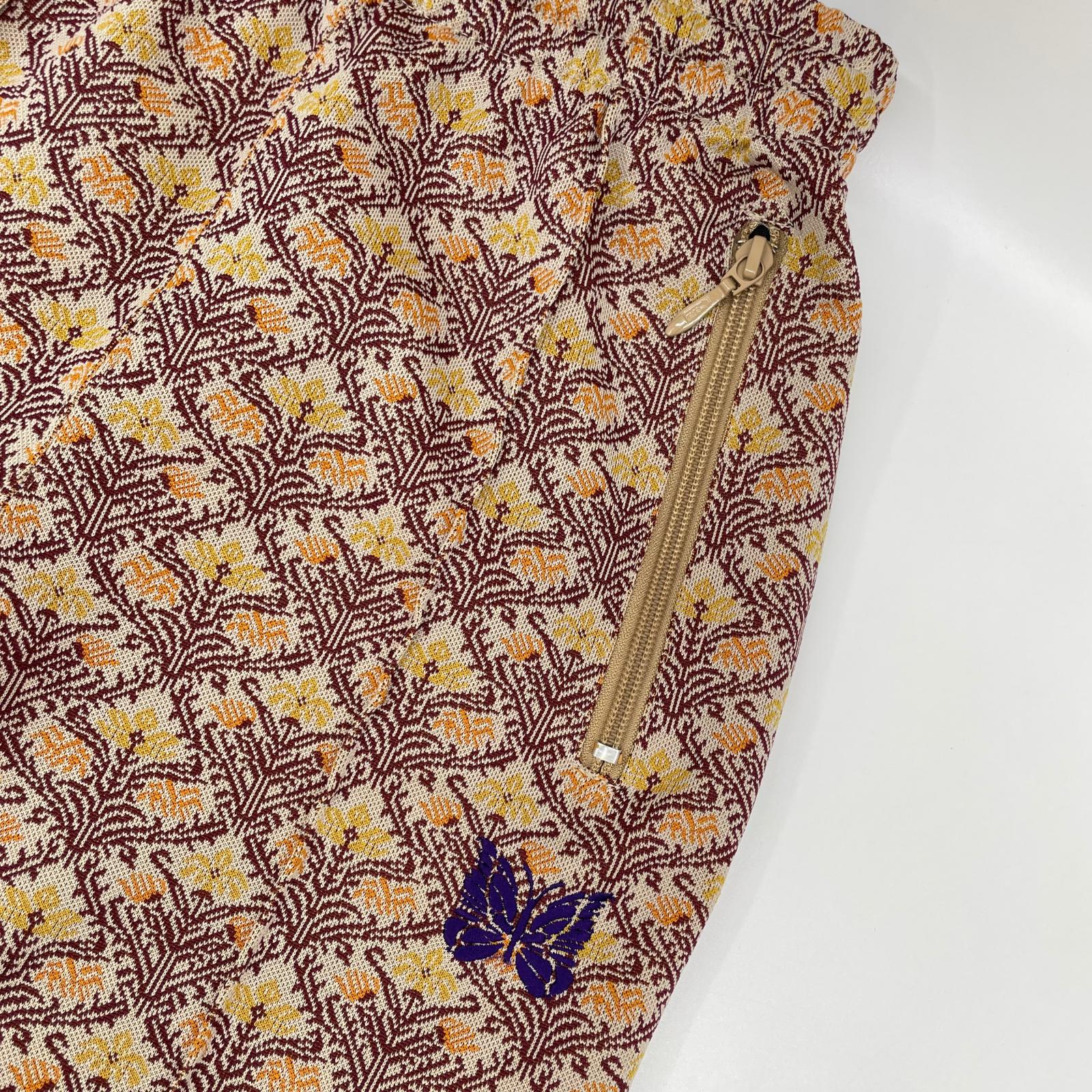 needles ニードルズ MR283 ベージュ ポリエステル パピヨン刺繍 アラベスクジャガード TRACK PANT - POLY JQ ボトムス