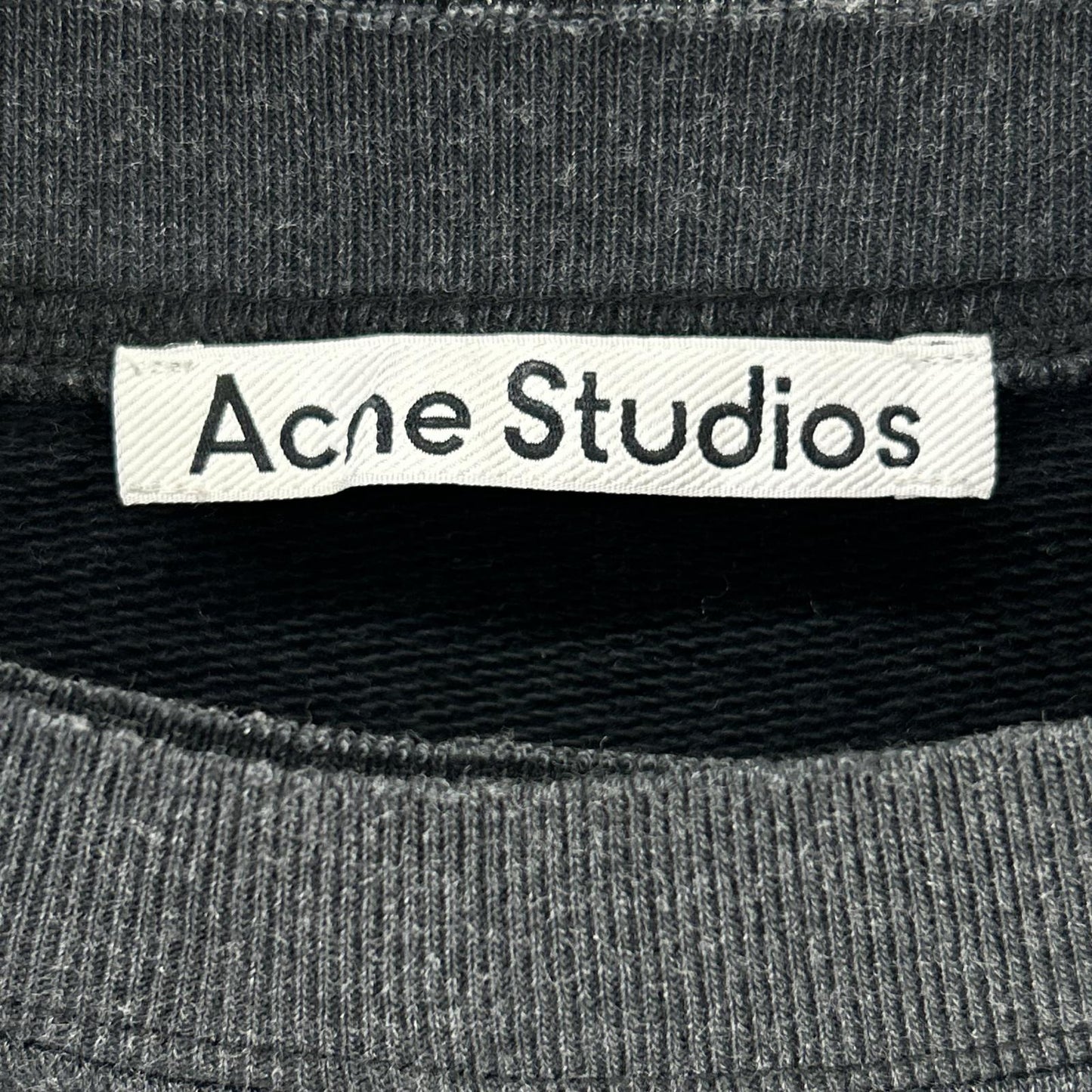 ACNE STUDIOS アクネ ストゥディオズ チャコール ダメージ加工 ガーメントダイ ロゴスウェットトップス トップス