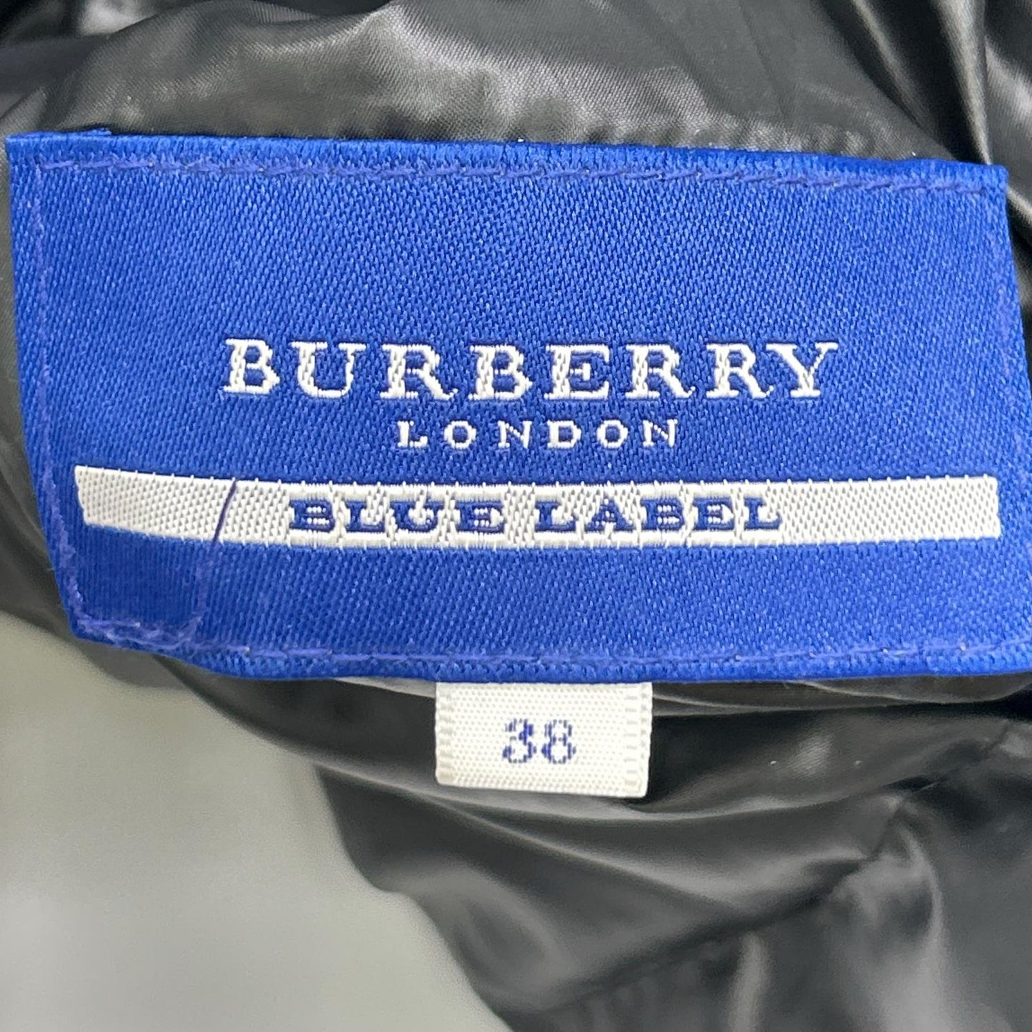 Burberry Blue Label バーバリーブルーレーベル E1F07-463-09 ブラック×カーキ ナイロン リバーシブルダウンジャケット ジャケット