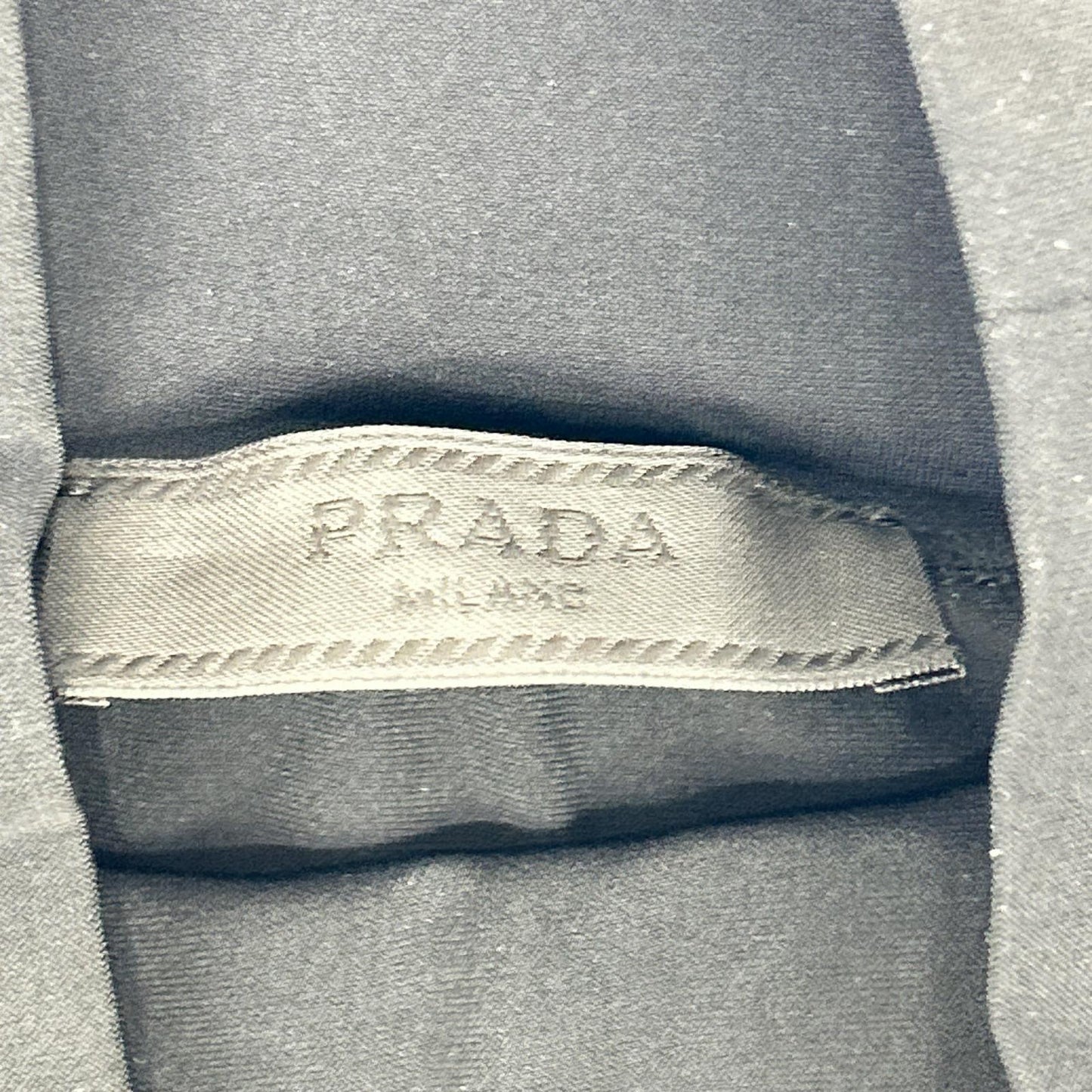 PRADA プラダ 21年製 UJL188 ブラック トライアングルプレート ジオメトリック ストレッチ カットソー トップス