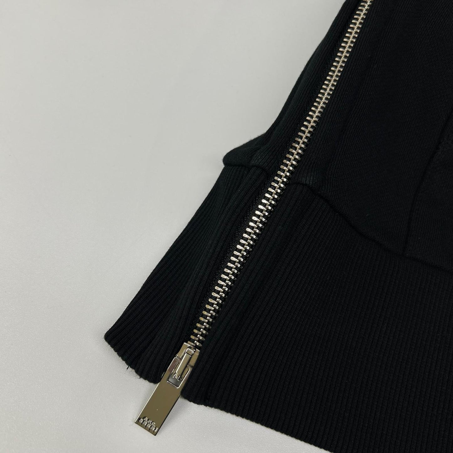 A.P.C. アーペーセー 【×sacai】21E2-COEON-M27655 ブラック フロントプリント フーディ トップス