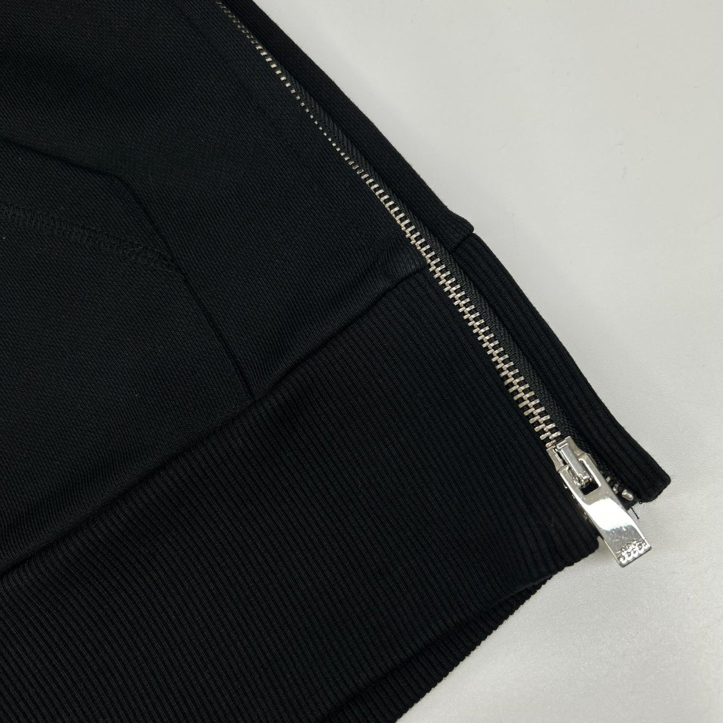 A.P.C. アーペーセー 【×sacai】21E2-COEON-M27655 ブラック フロントプリント フーディ トップス