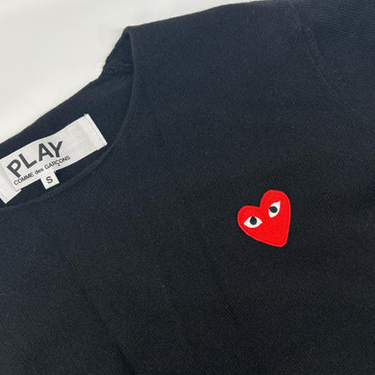 PLAYCOMMEdesGARCONS プレイコムデギャルソン AZ-N068 ブラック ワンポイント刺繍 ロングスリーブ ニット トップス