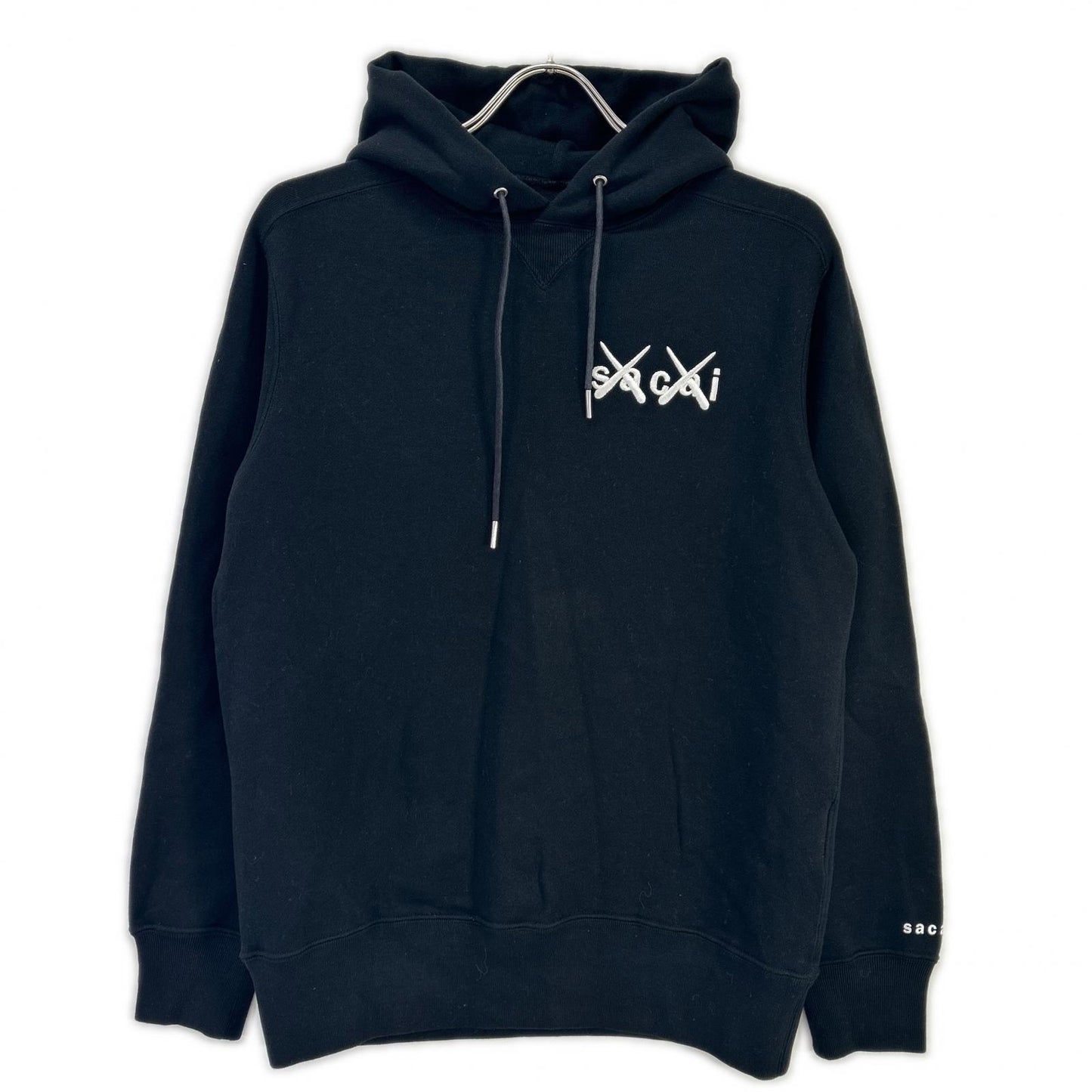 sacai サカイ 【×KAWS】21年製 21-0283S ブラック ロゴ刺繍 フーディ トップス