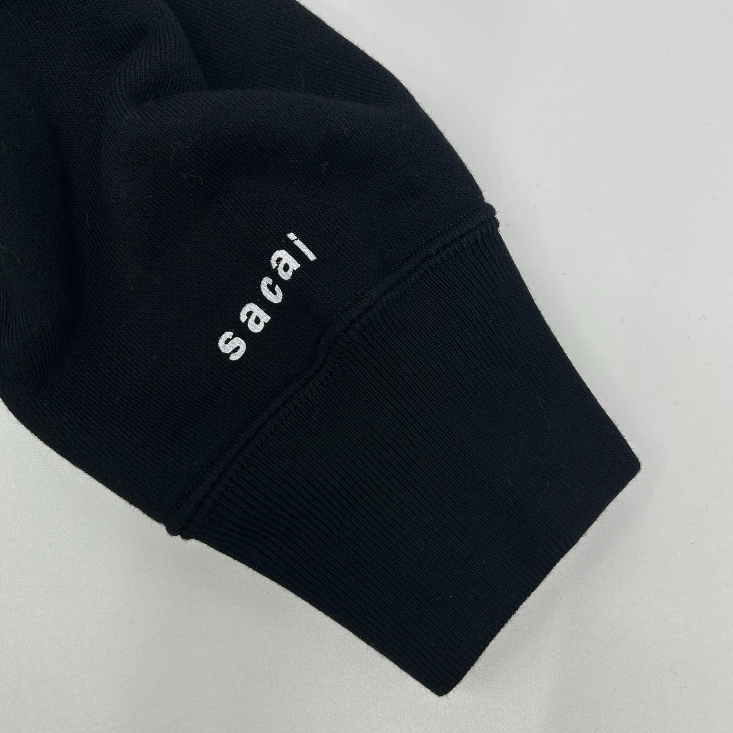 sacai サカイ 【×KAWS】21年製 21-0283S ブラック ロゴ刺繍 フーディ トップス