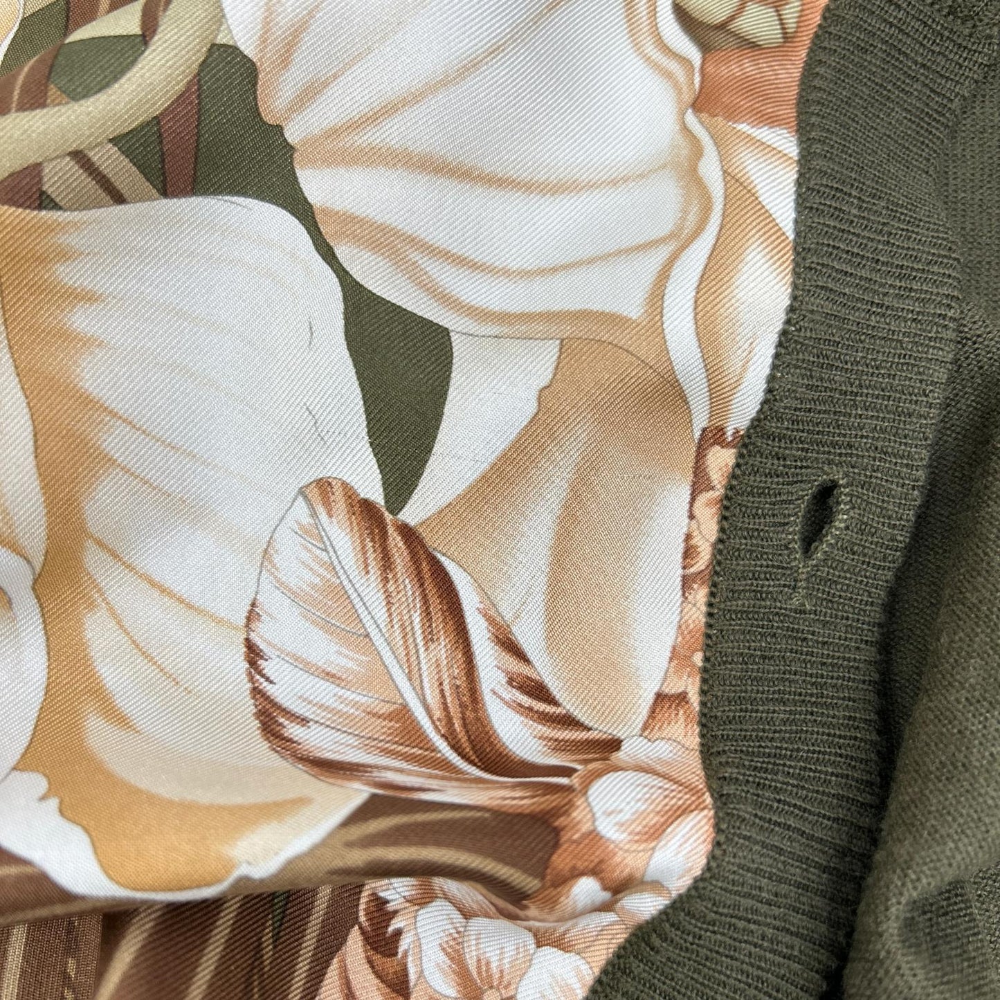 SalvatoreFerragamo サルバトーレフェラガモ カーキ ウール×シルク 花柄 ボタン ニット カーディガン トップス